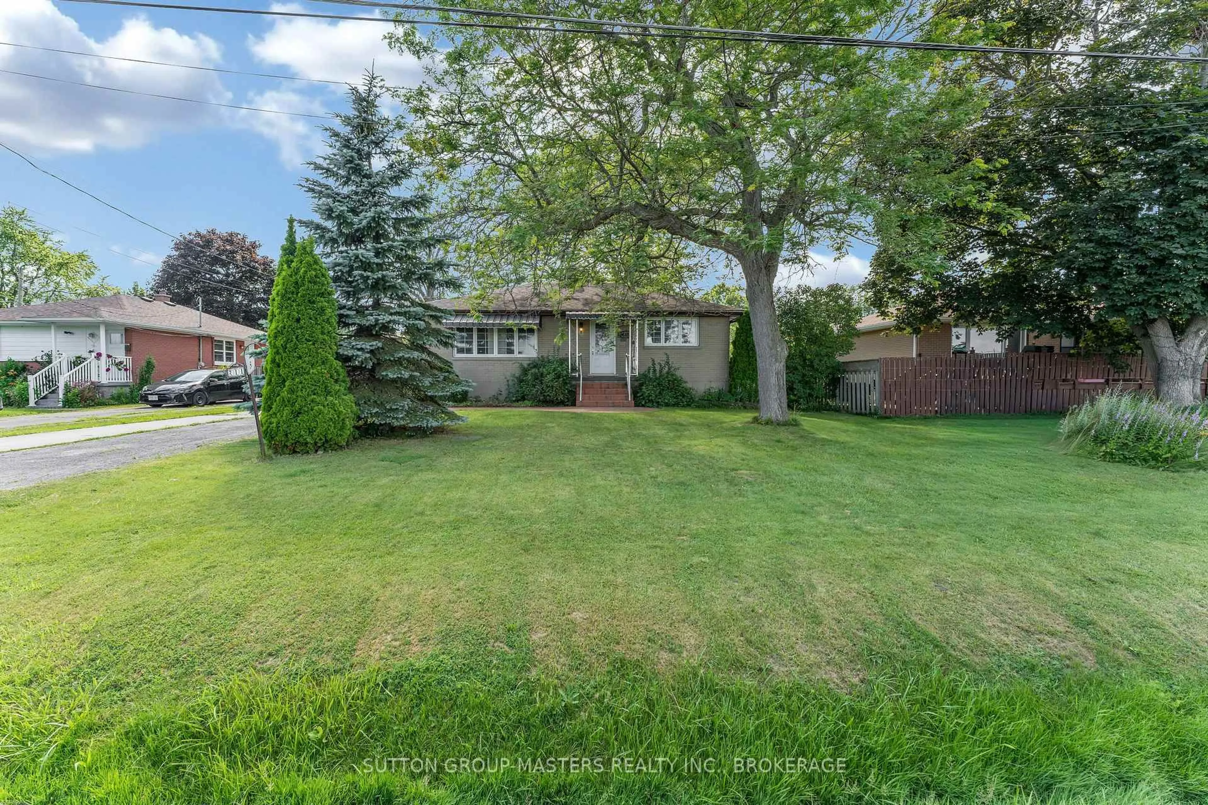 A pic from outside/outdoor area/front of a property/back of a property/a pic from drone, street for 211 Days Rd, Kingston Ontario K7M 3R3