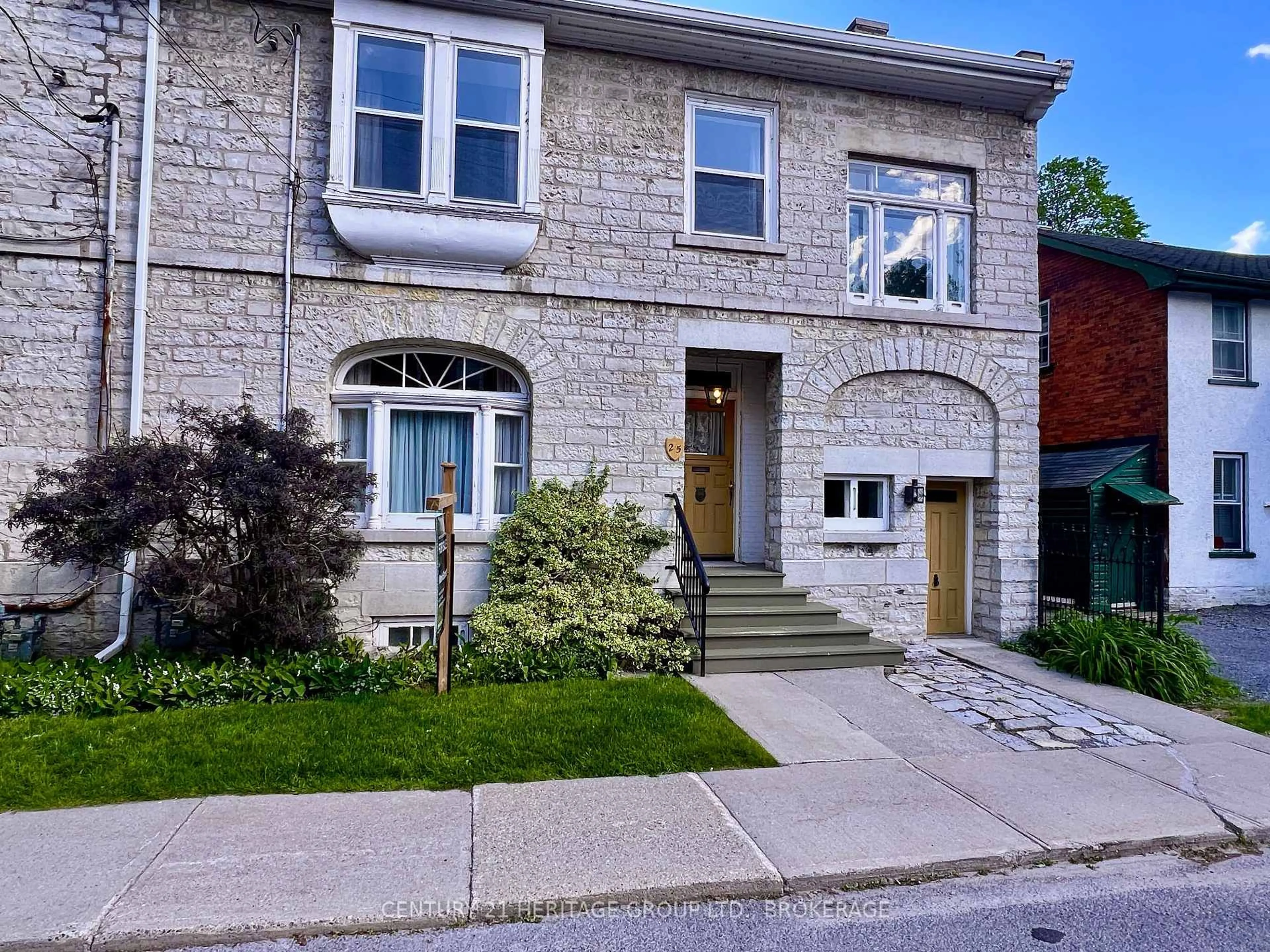 Home with brick exterior material, street for 25 Wellington St, Kingston Ontario K7L 3B9