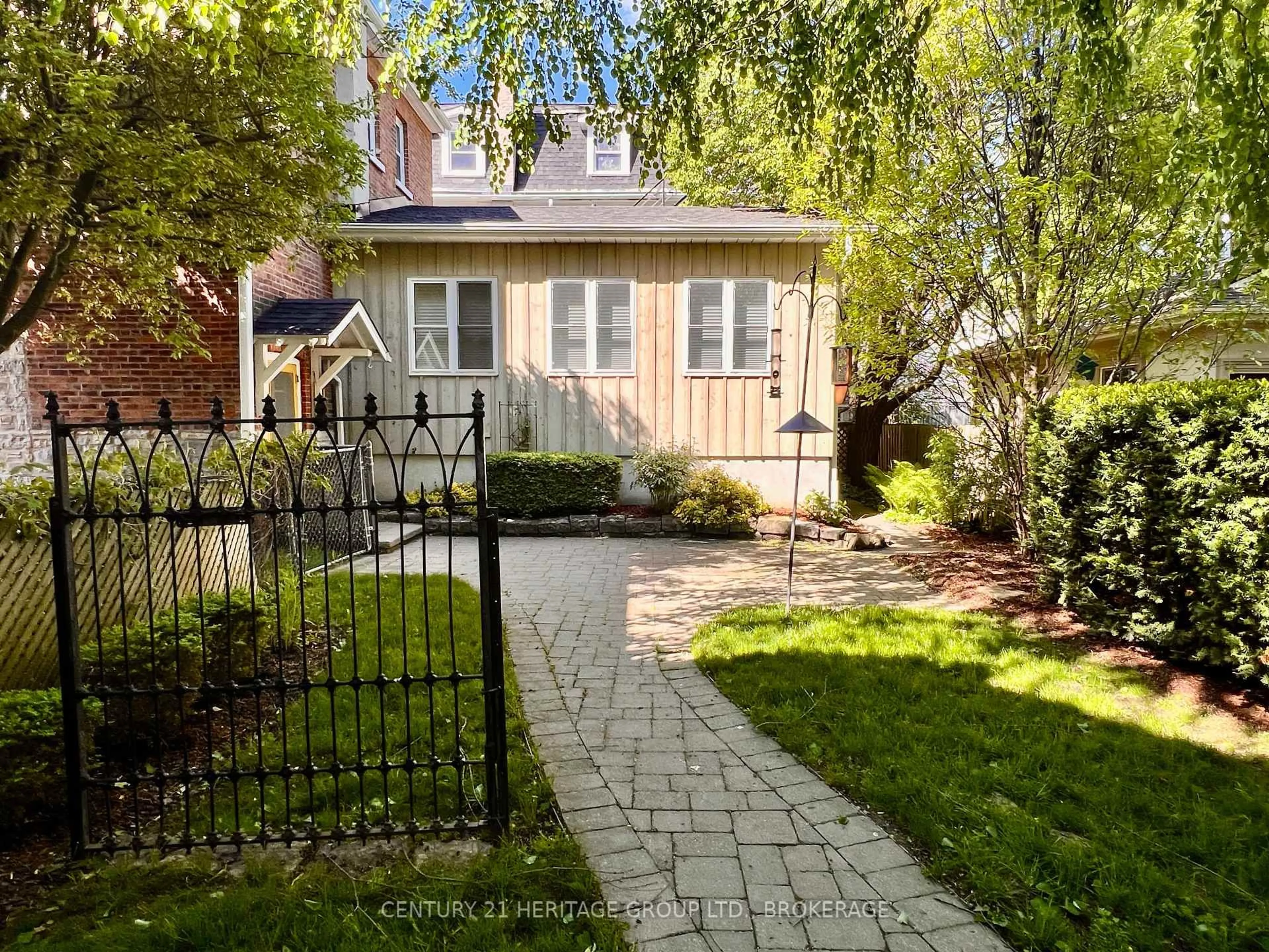 Patio, street for 25 Wellington St, Kingston Ontario K7L 3B9