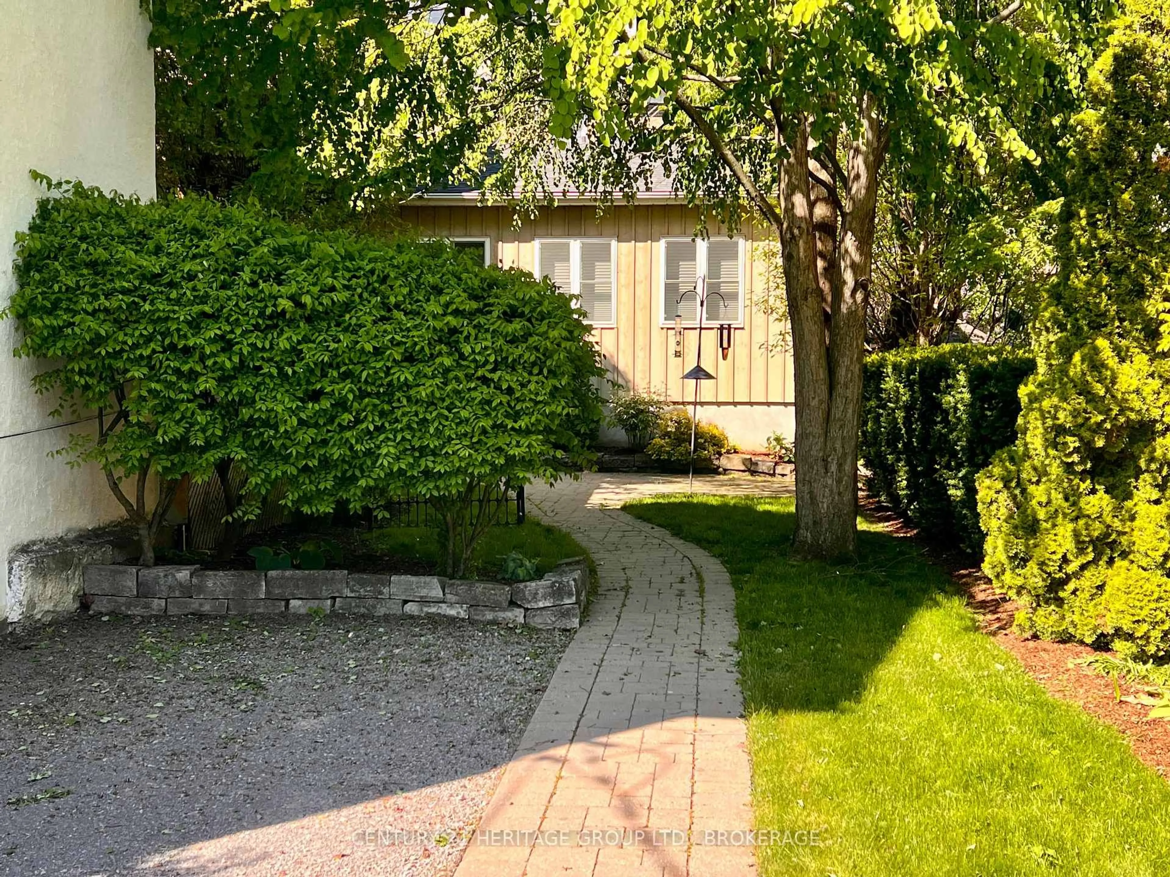 Patio, street for 25 Wellington St, Kingston Ontario K7L 3B9