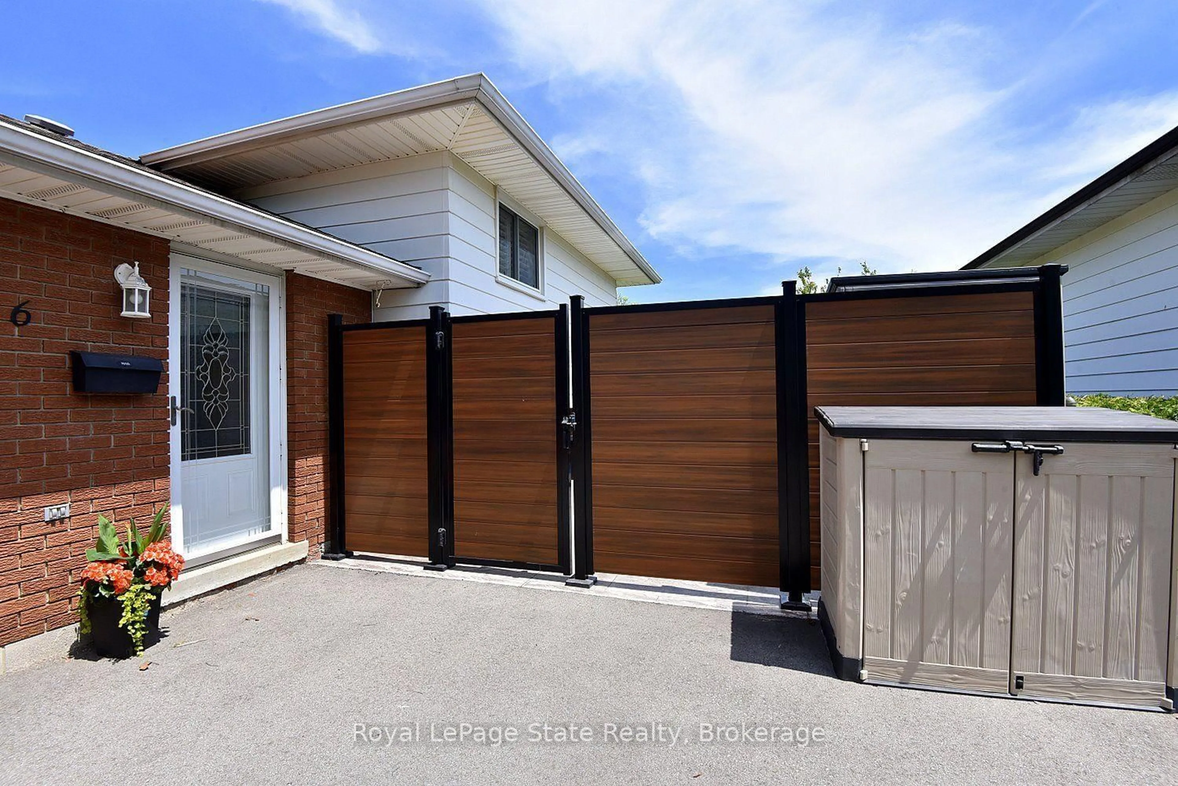 Unknown for 6 Palm Cres, Brantford Ontario N3R 5G2