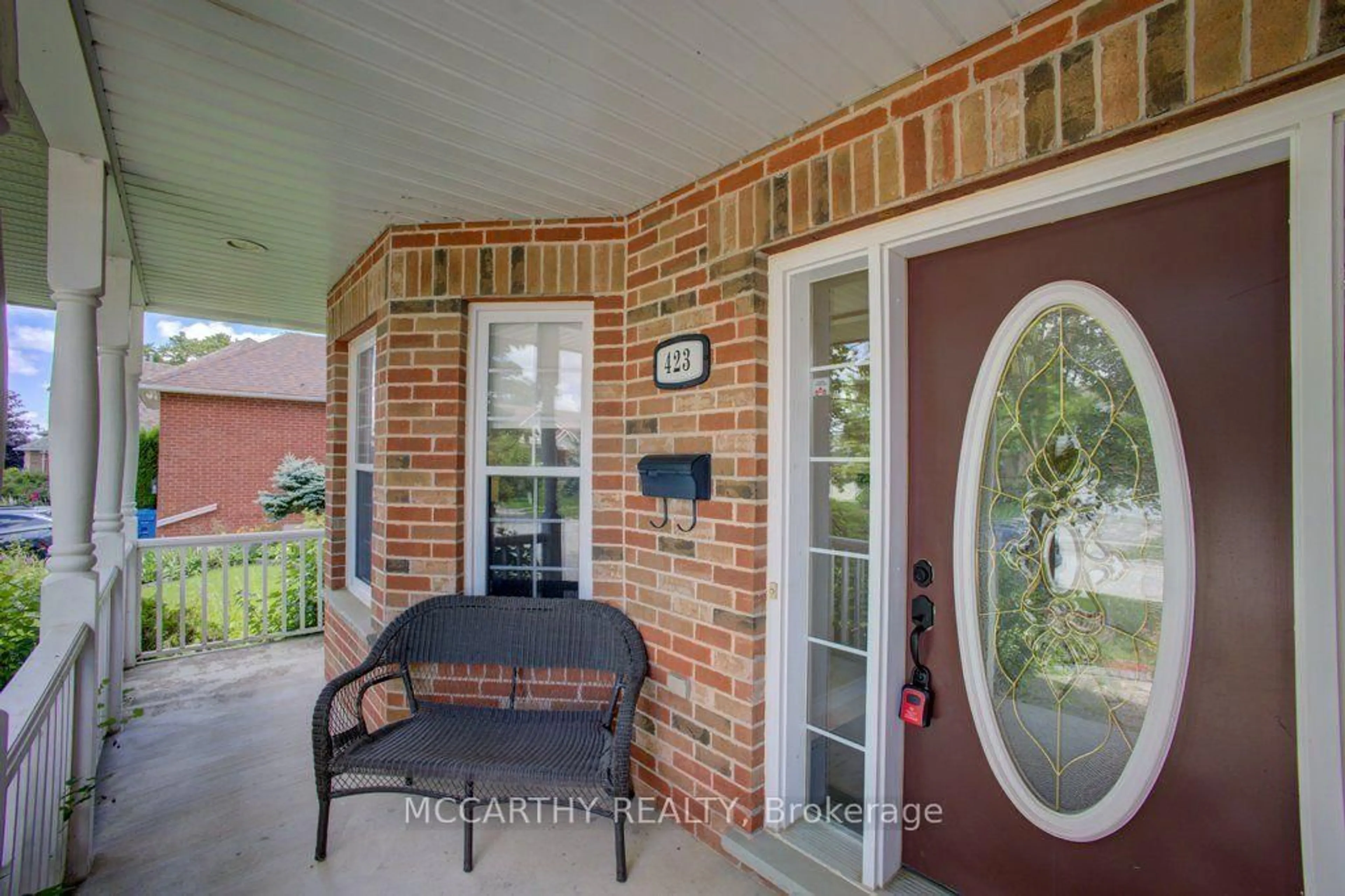 Indoor entryway for 423 Old Village Lane, Shelburne Ontario L9V 3A5