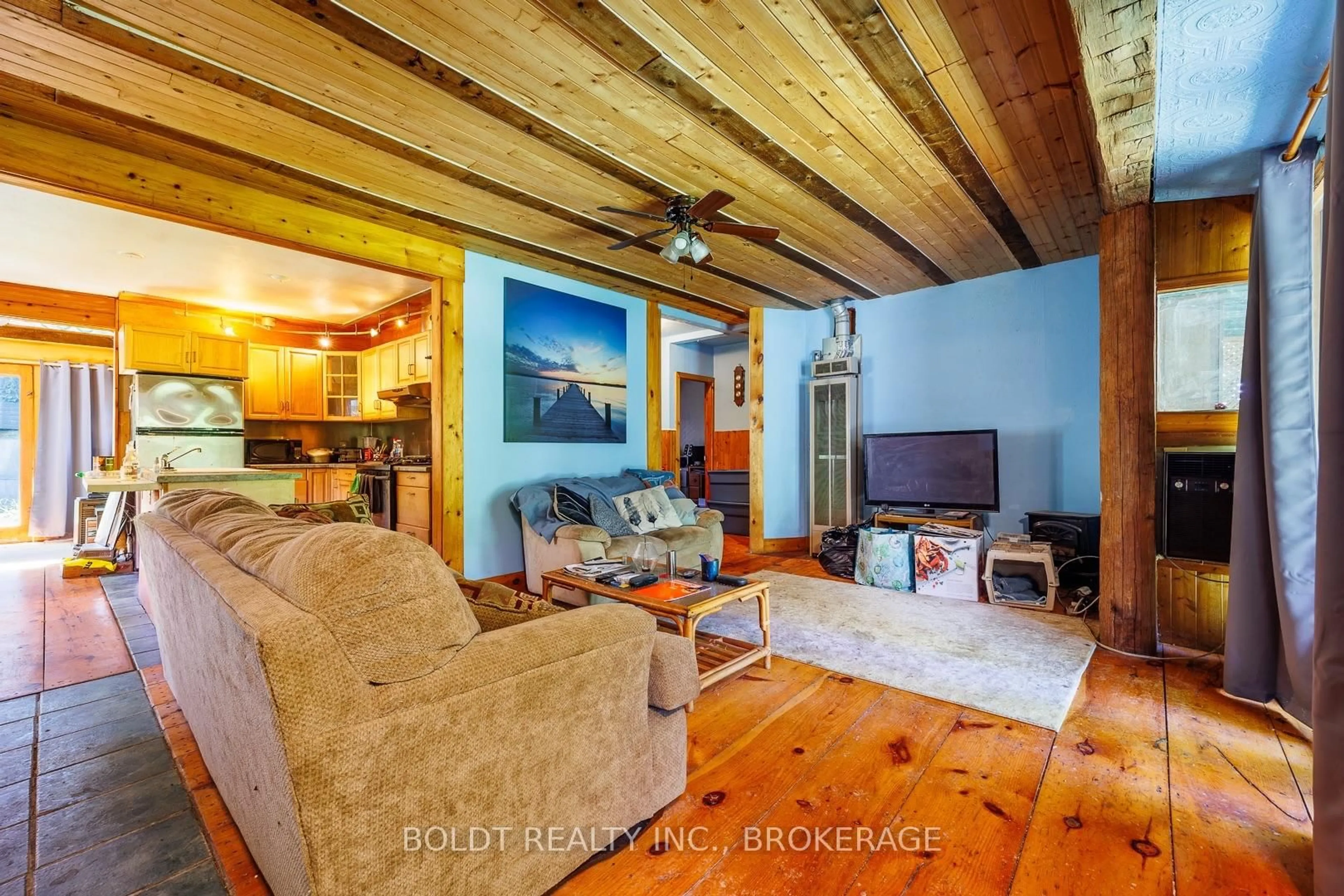 Living room with furniture, unknown for 10569 Maplewood Dr, Wainfleet Ontario L3K 5V4