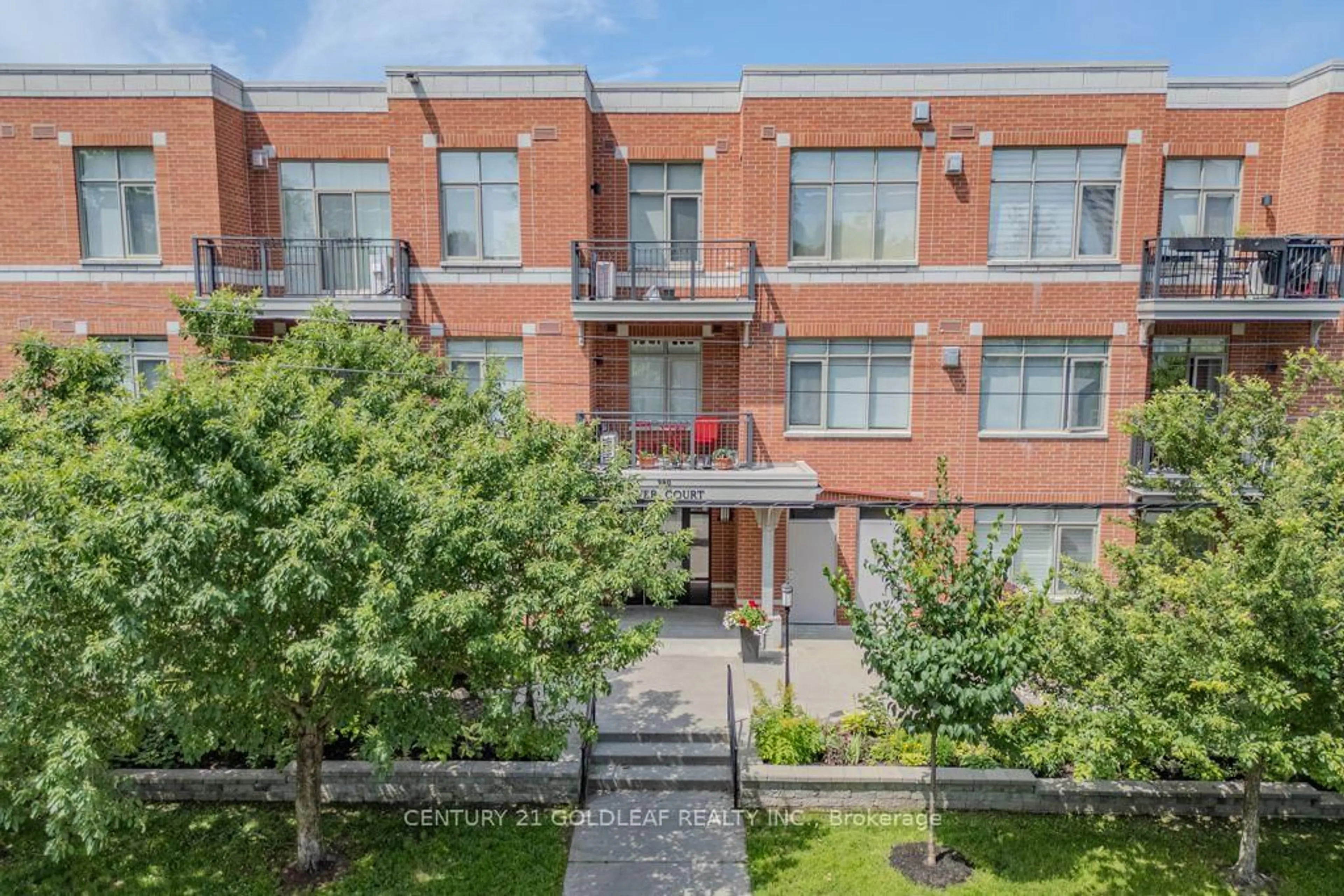 A pic from outside/outdoor area/front of a property/back of a property/a pic from drone, building for 950 Marguerite Ave #101, Ottawa Ontario K1K 3T8