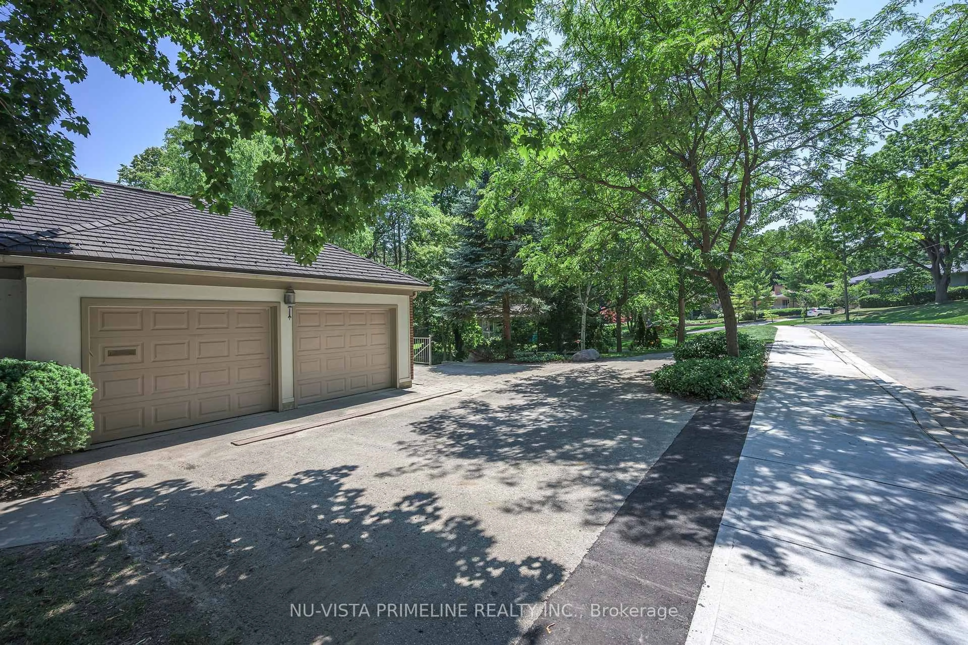 A pic from outside/outdoor area/front of a property/back of a property/a pic from drone, street for 98 Shavian Blvd, London North Ontario N6G 2P3