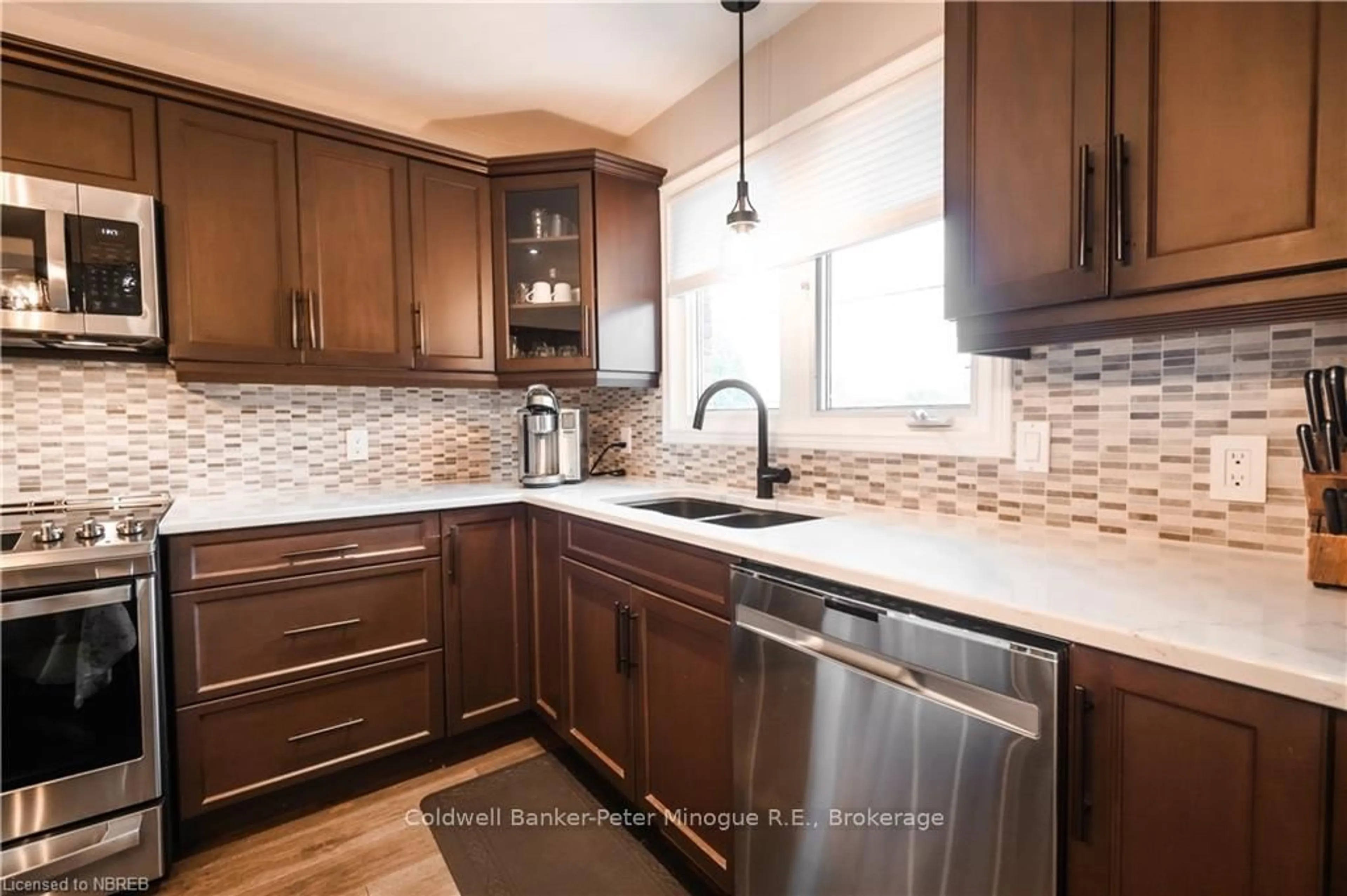 Open concept kitchen, ceramic/tile floor for 122 MILANI St, North Bay Ontario P1B 7P3