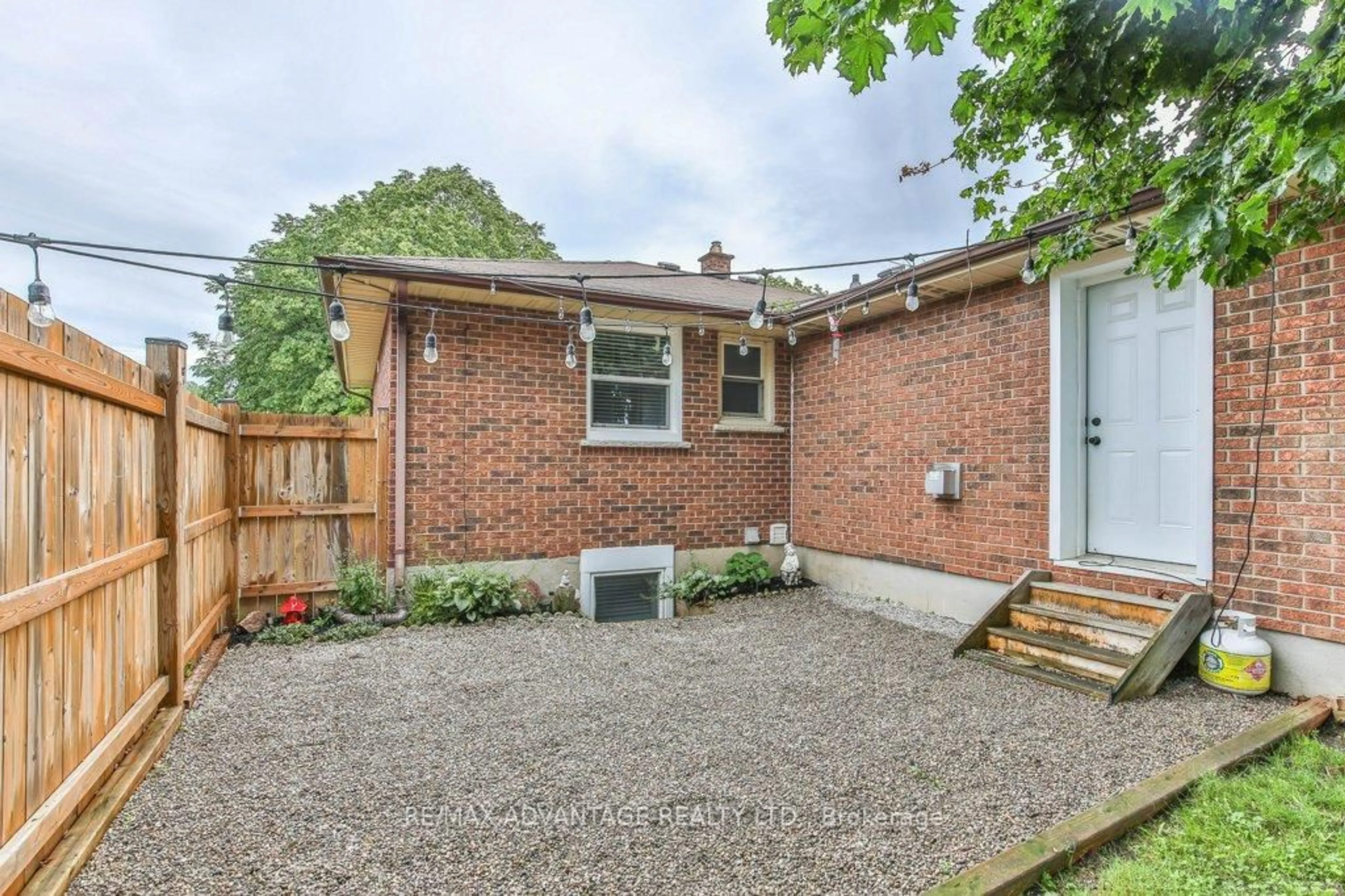 Home with brick exterior material, street for 25 Laurentian Dr, London East Ontario N5W 1N8