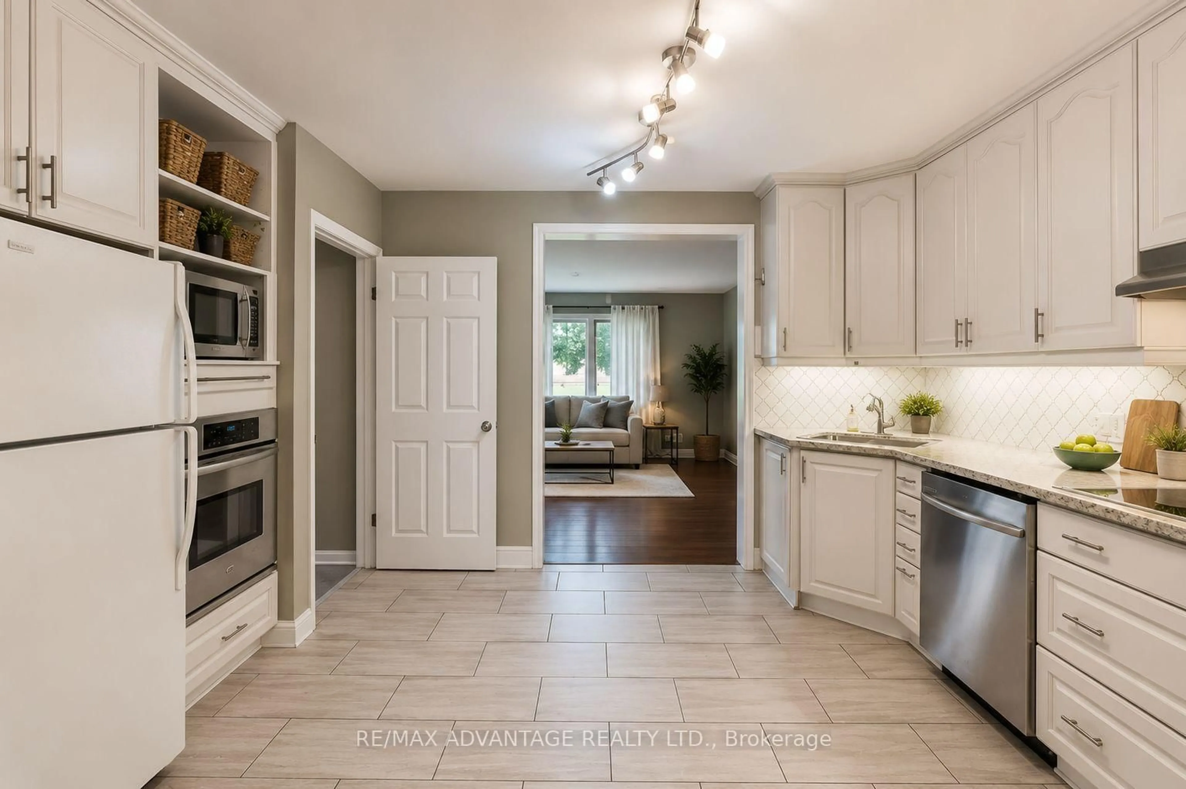 Open concept kitchen, ceramic/tile floor for 25 Laurentian Dr, London East Ontario N5W 1N8