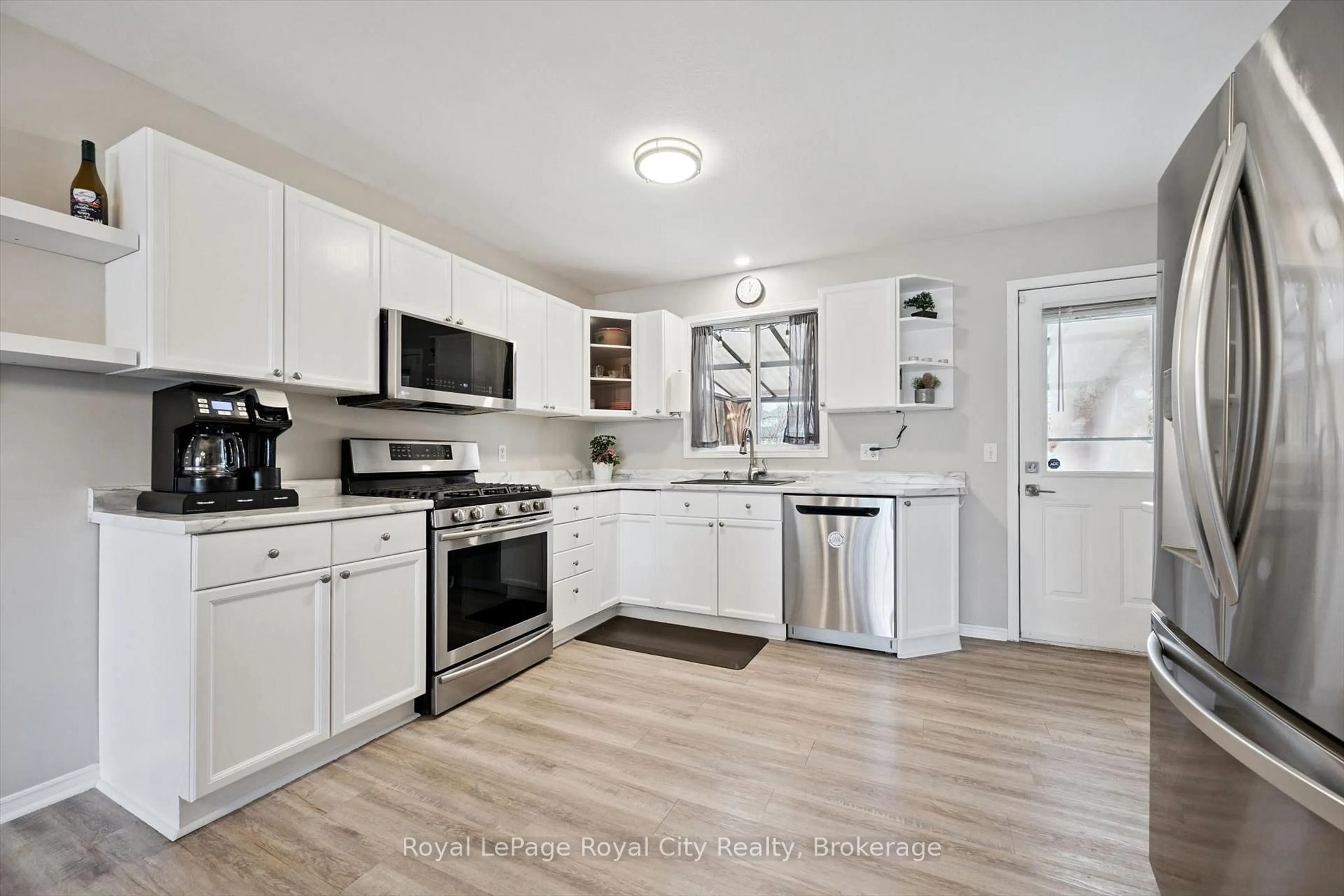 Open concept kitchen, ceramic/tile floor for 119 Meadowridge Dr, St. Marys Ontario N4X 1E7