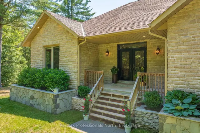 2452 Doe Lake Rd, Gravenhurst 3