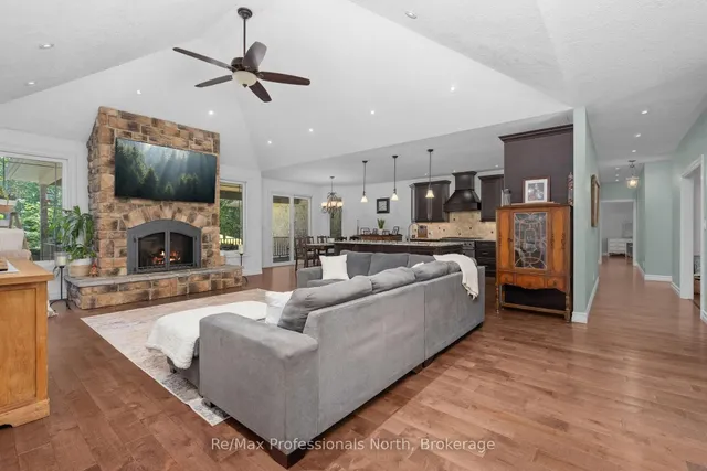 2452 Doe Lake Rd, Gravenhurst 5