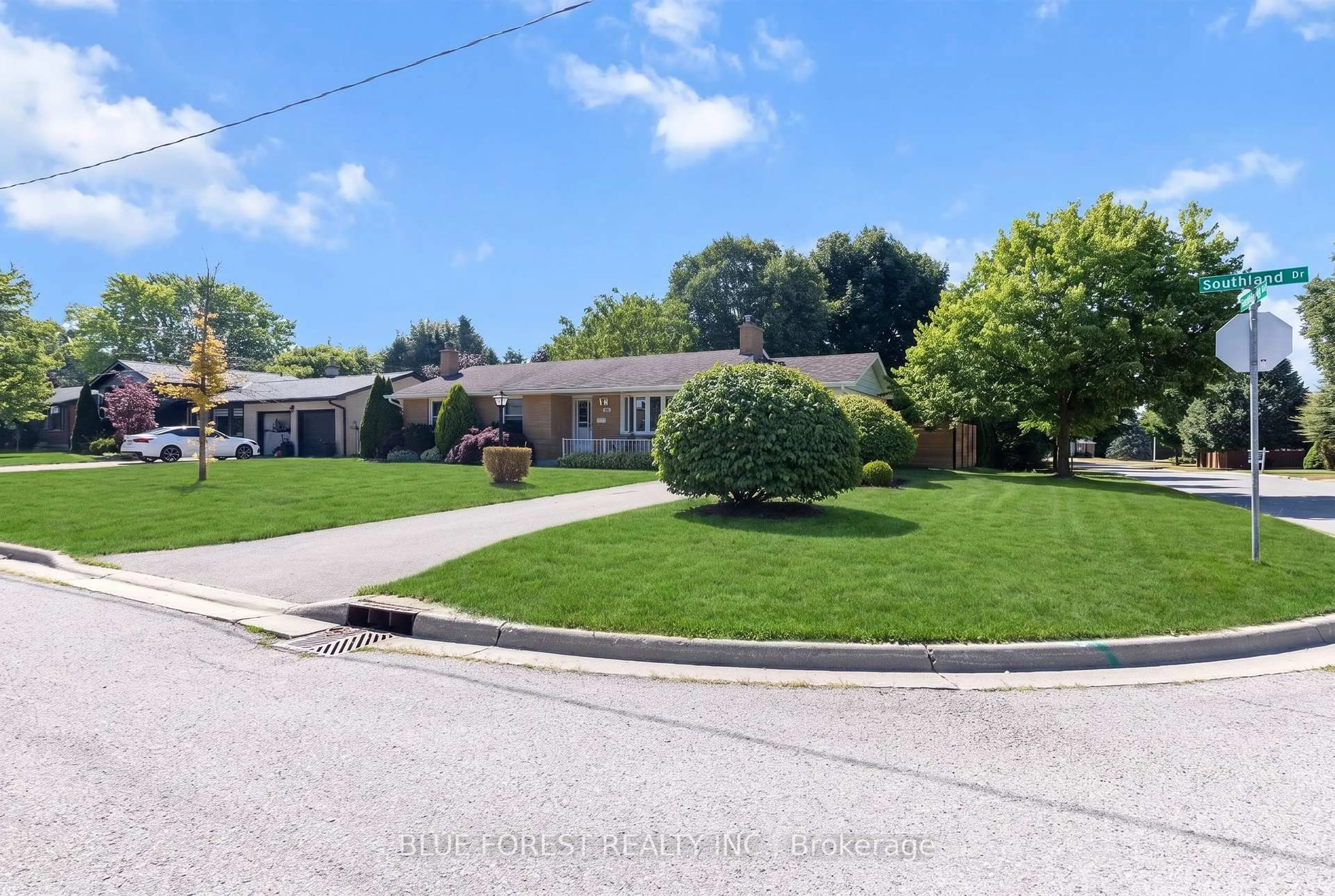 A pic from outside/outdoor area/front of a property/back of a property/a pic from drone, street for 15 Southland Dr, London South Ontario N6P 1C2