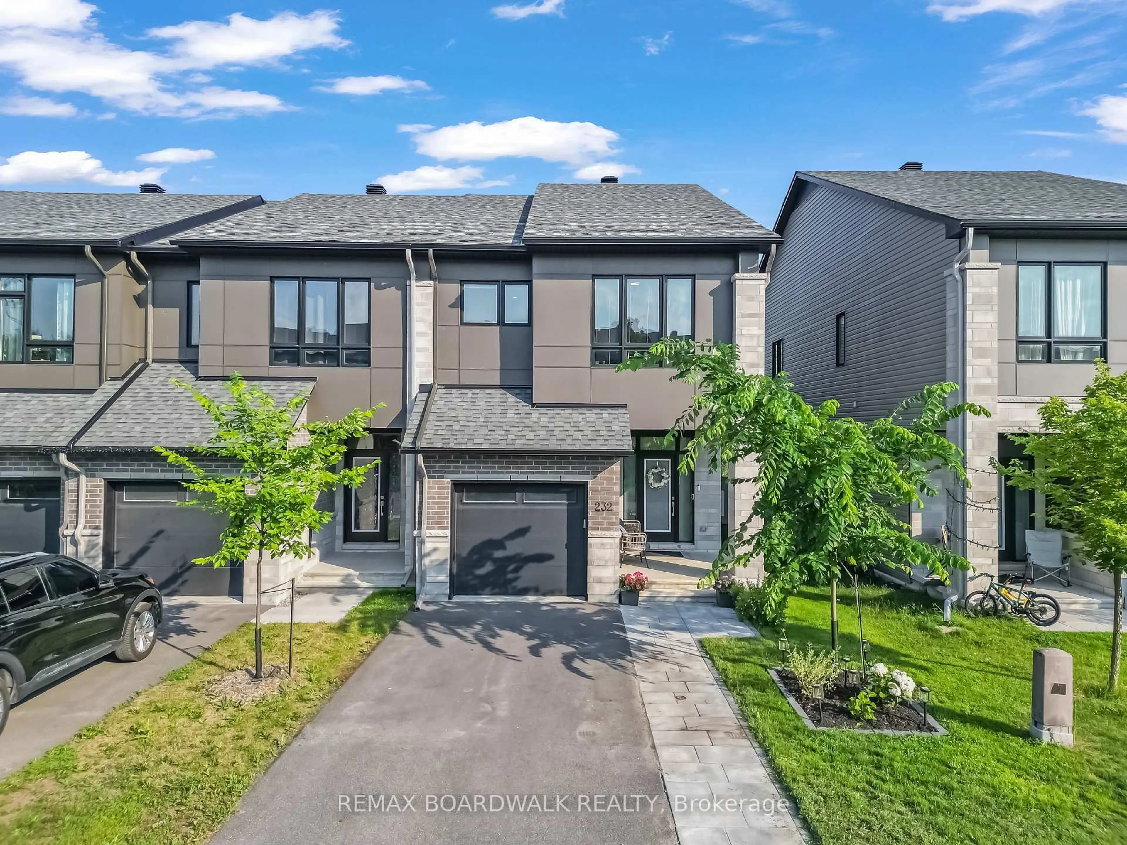 A pic from outside/outdoor area/front of a property/back of a property/a pic from drone, street for 232 Bristol Cres, North Grenville Ontario K0G 1J0