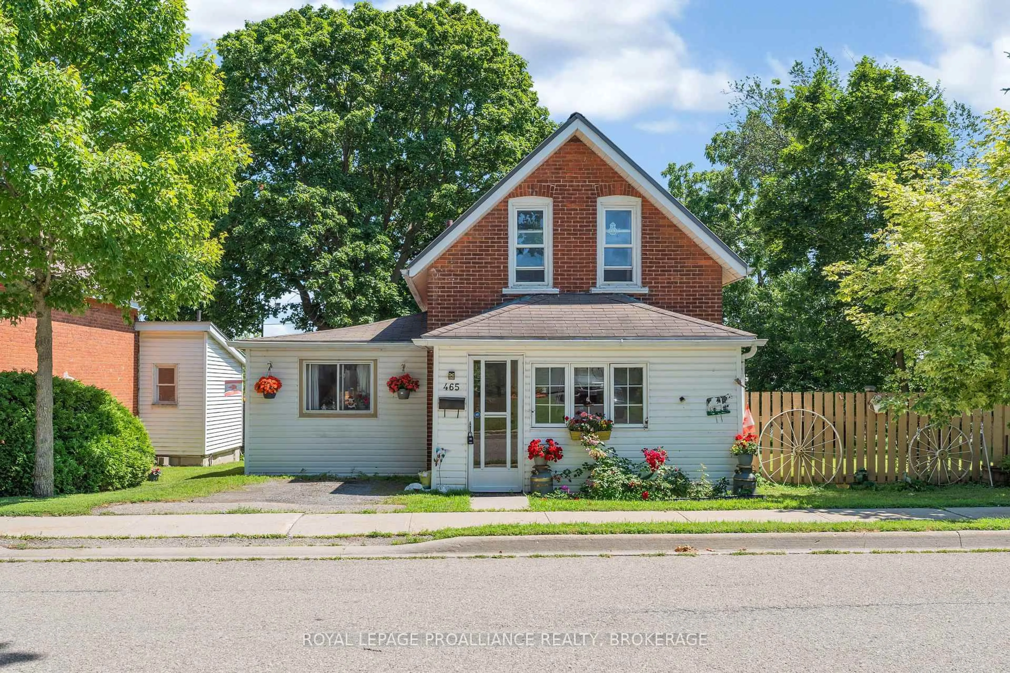 Unknown for 465 Garden St, Gananoque Ontario K7G 1J6