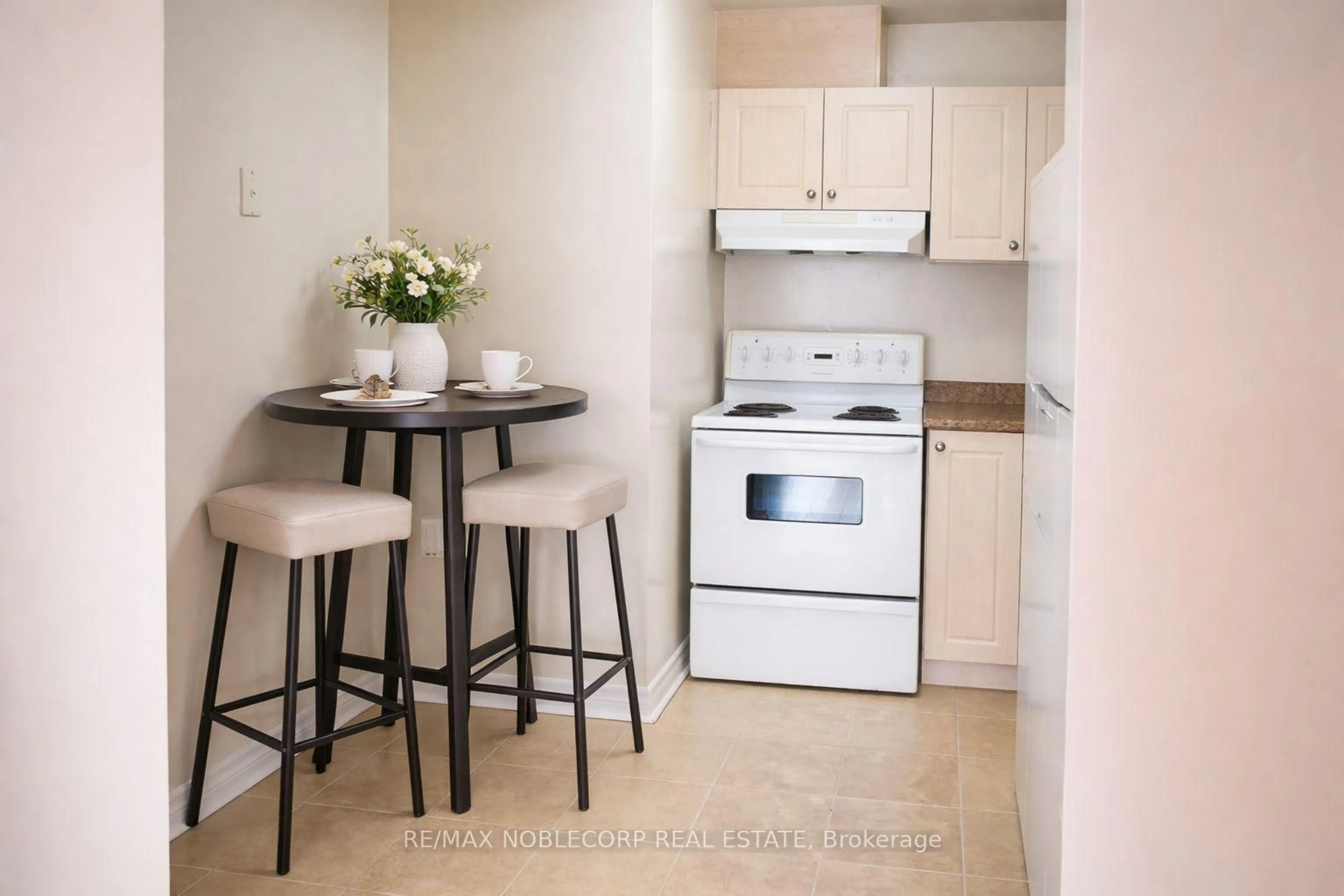 Standard kitchen, unknown for 64 Benton St #901, Kitchener Ontario N2G 4L9