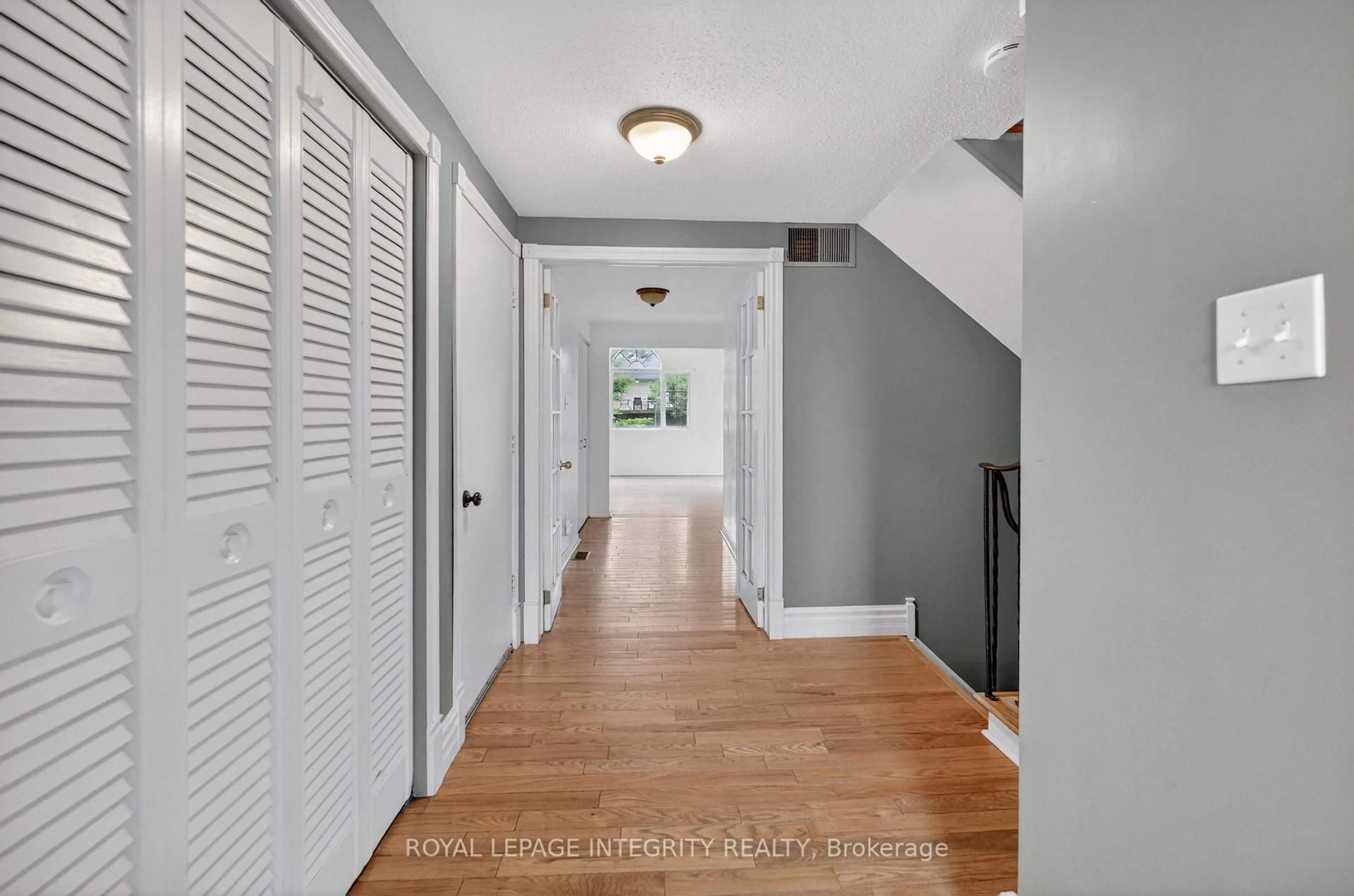 Indoor entryway for 46 St Remy Dr, Ottawa Ontario K2J 1A3