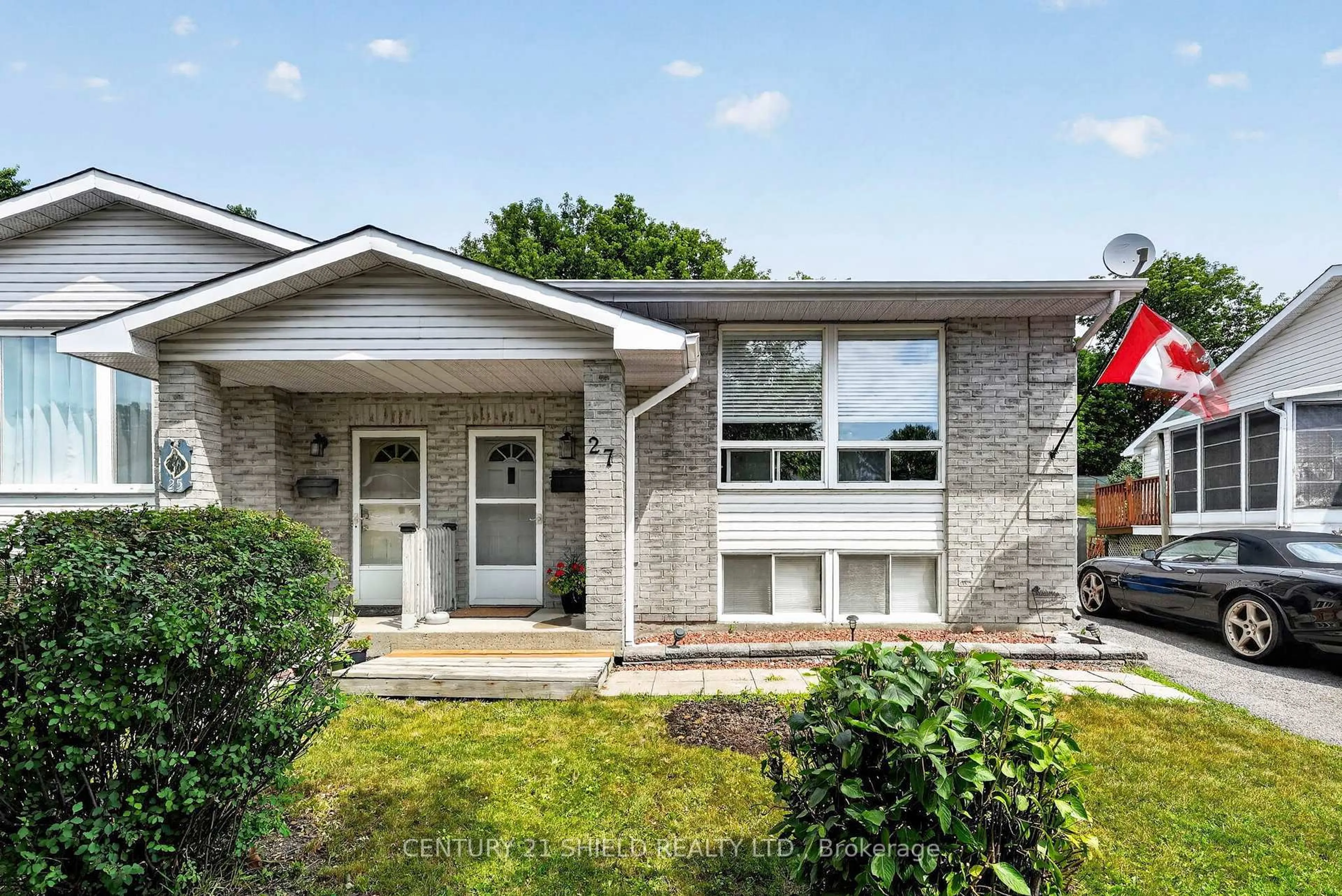 Home with vinyl exterior material, street for 27 WELLINGTON St, Cornwall Ontario K6H 6W8