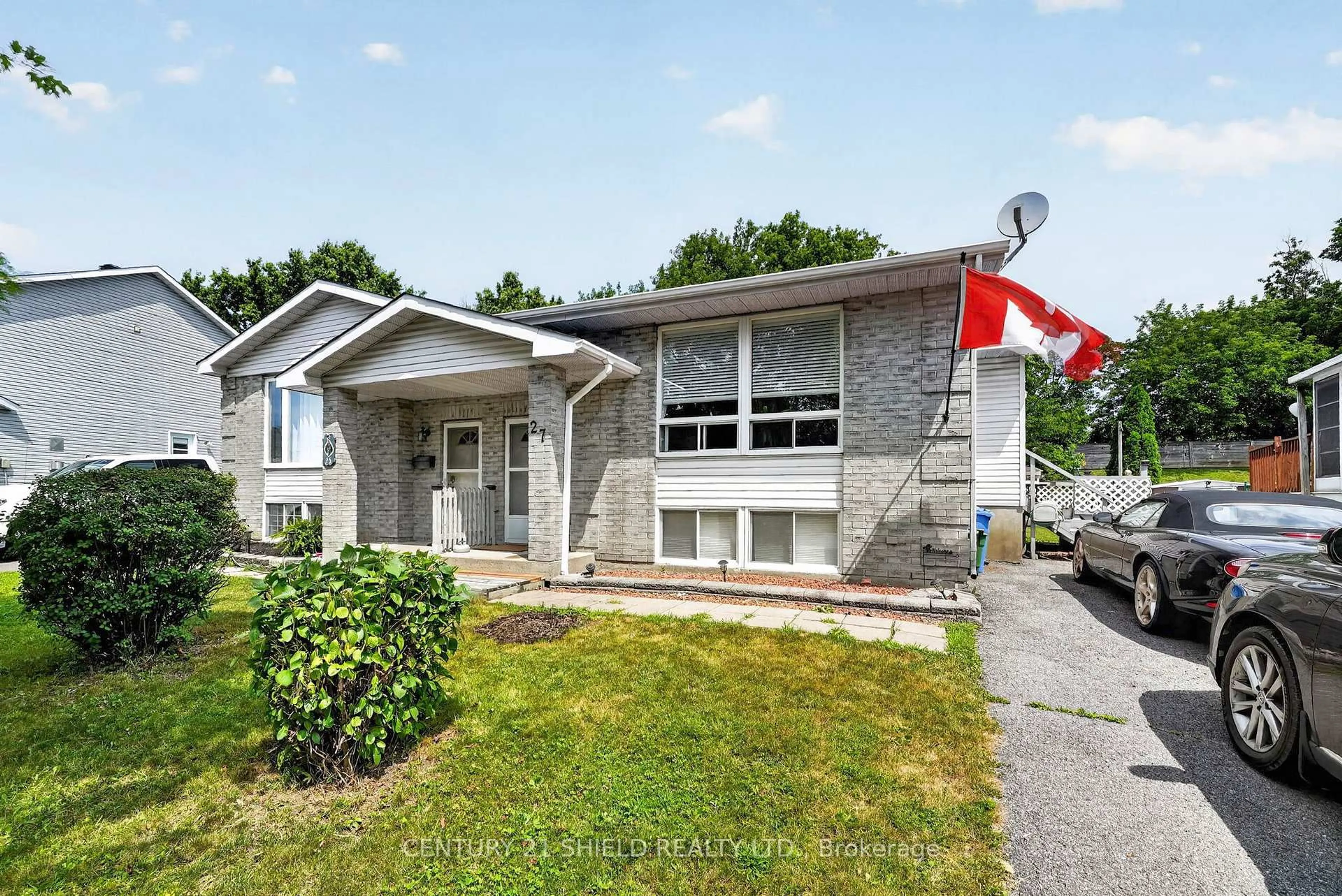 Home with vinyl exterior material, street for 27 WELLINGTON St, Cornwall Ontario K6H 6W8