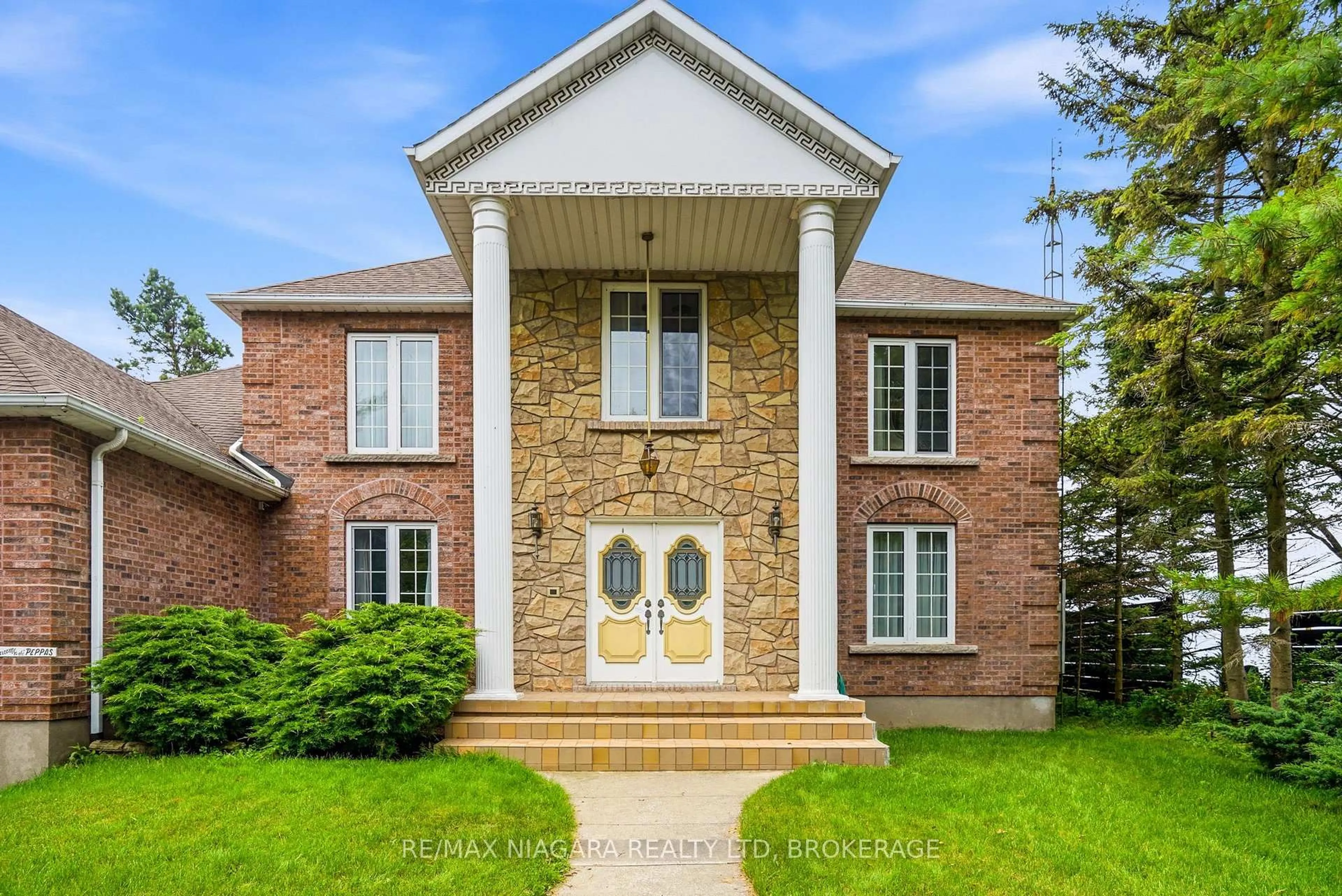 Home with brick exterior material, building for 599 Lakeshore Rd, Port Colborne Ontario L3K 5V3