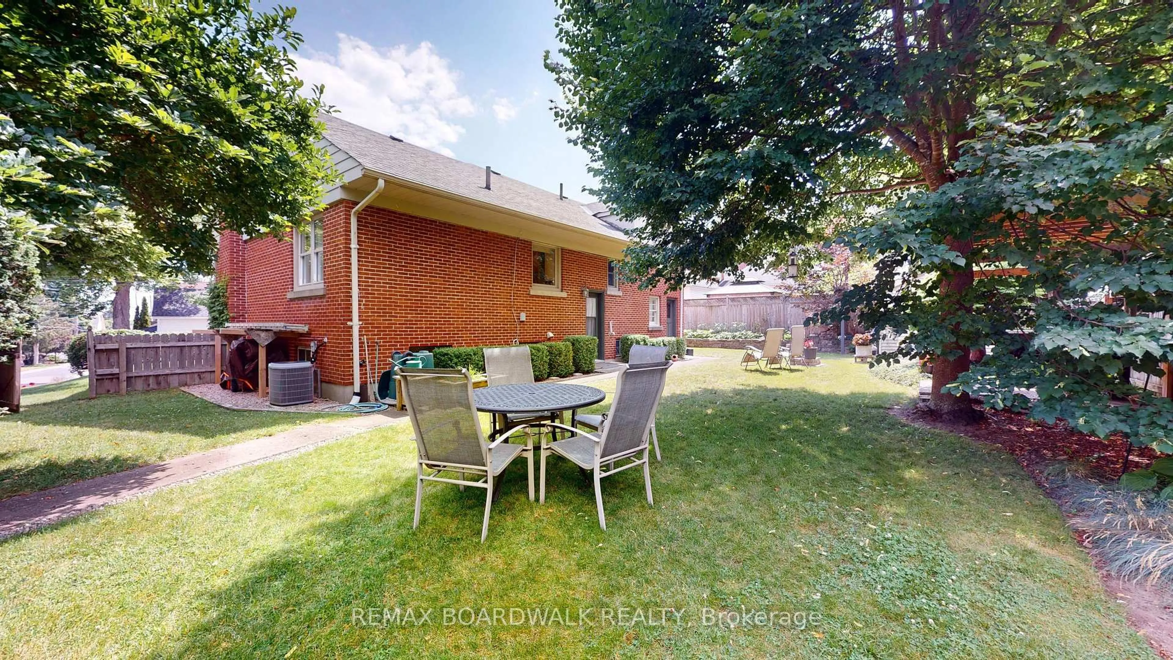 Patio, street for 148 James St, Brockville Ontario K6V 1L2