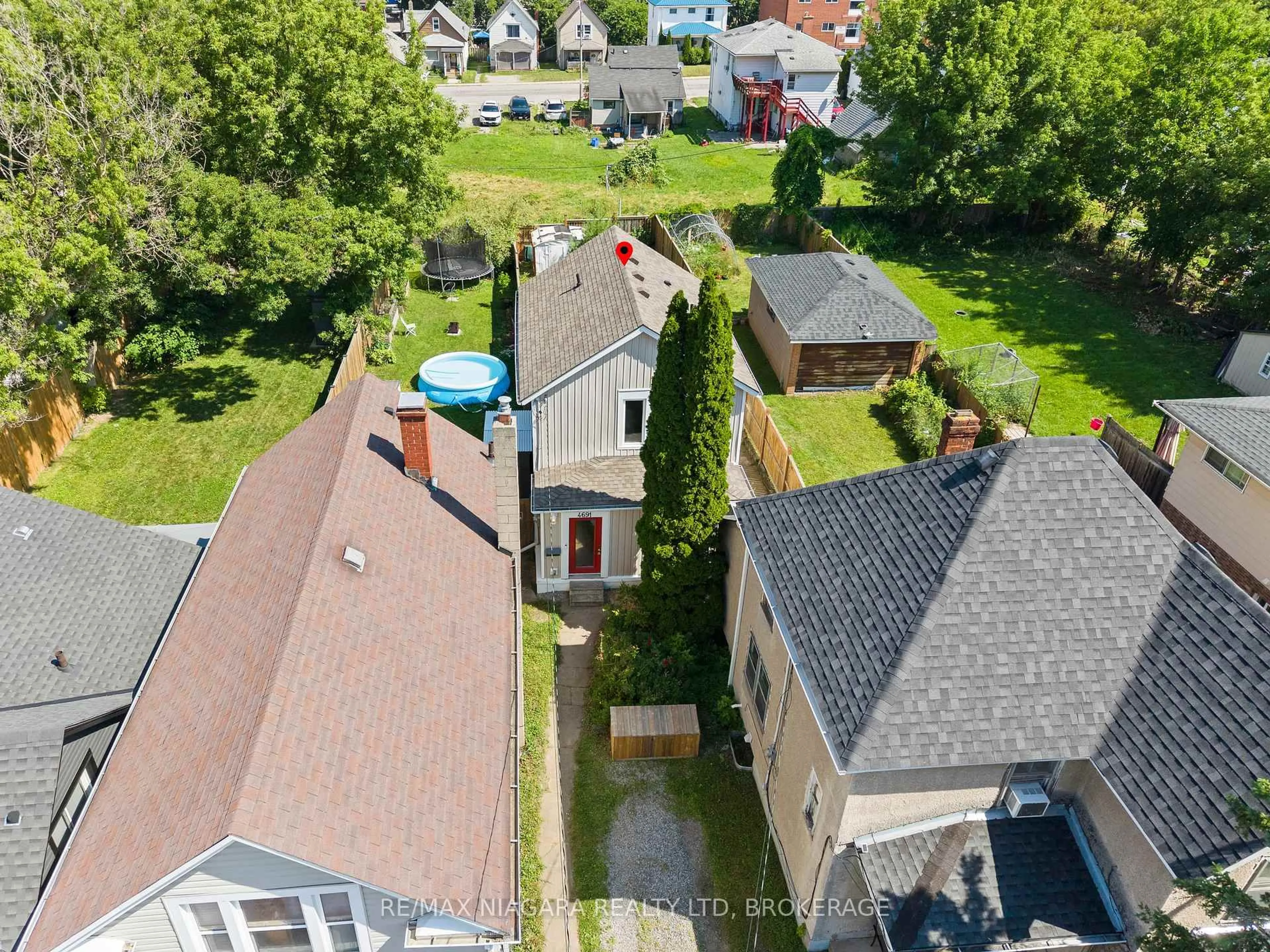 A pic from outside/outdoor area/front of a property/back of a property/a pic from drone, street for 4691 Morrison St, Niagara Falls Ontario L2E 2C1