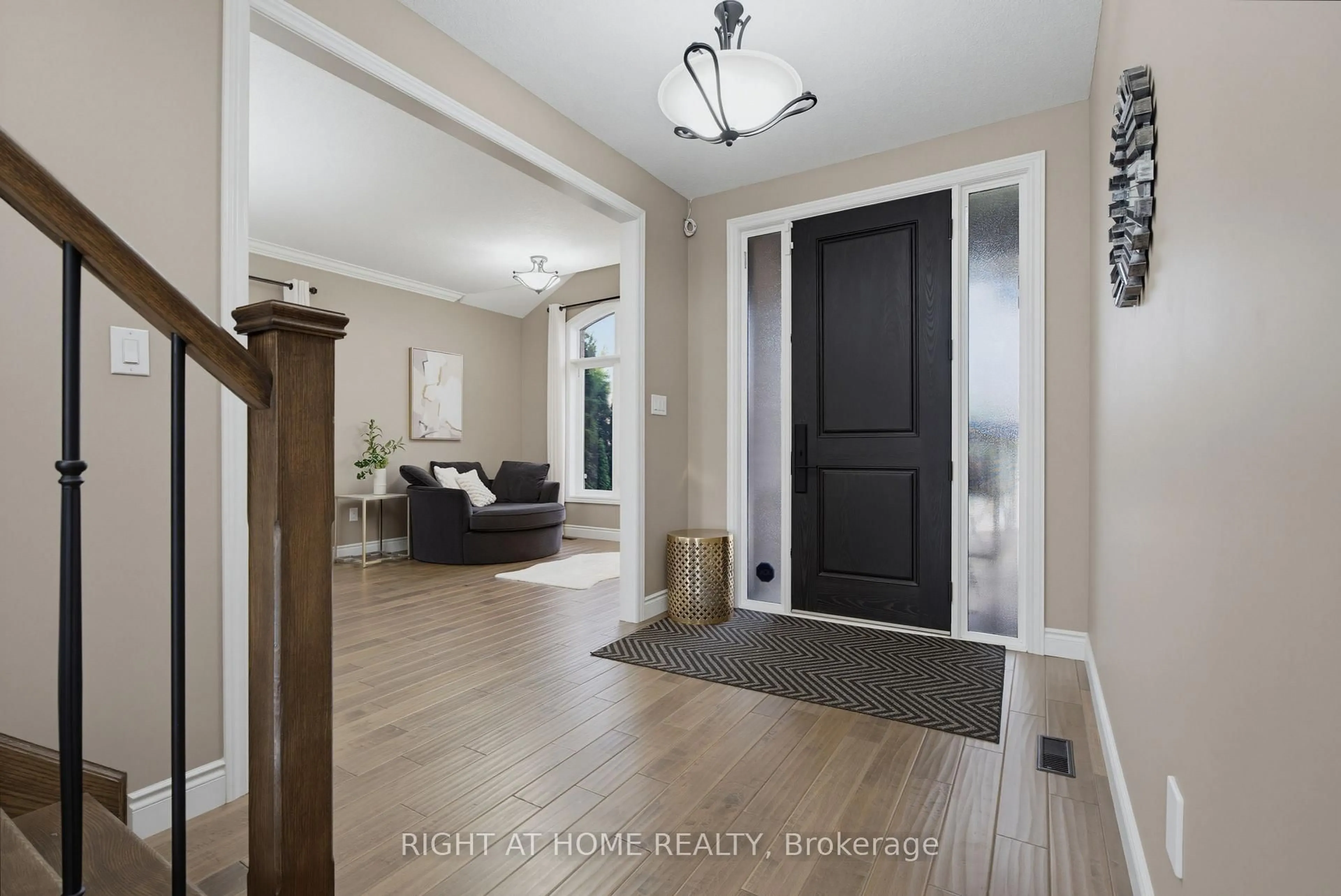 Indoor entryway for 171 Bradwell Chse, London North Ontario N6G 0P2