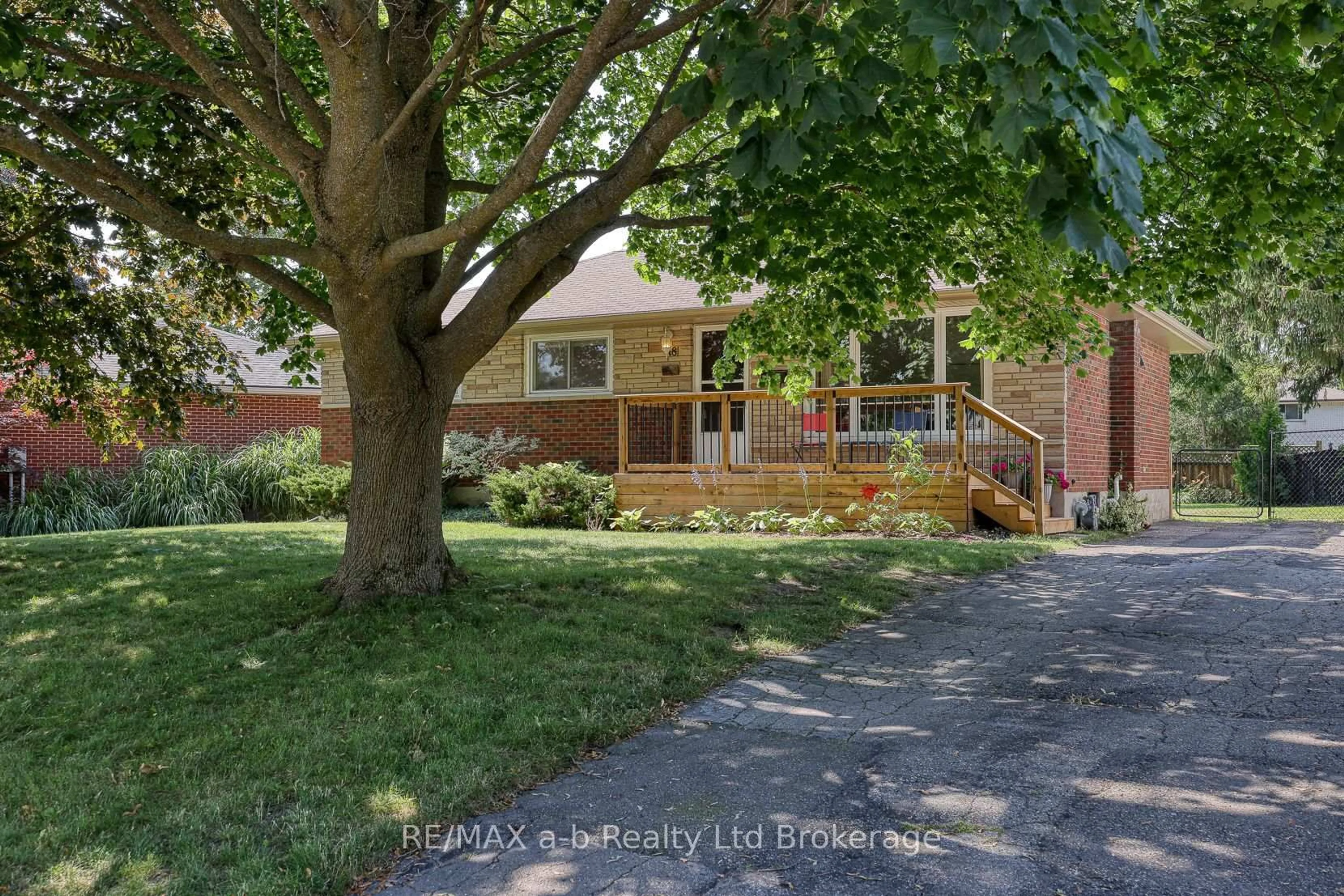 Home with brick exterior material, street for 18 Chisholm Dr, Ingersoll Ontario N5C 2C4