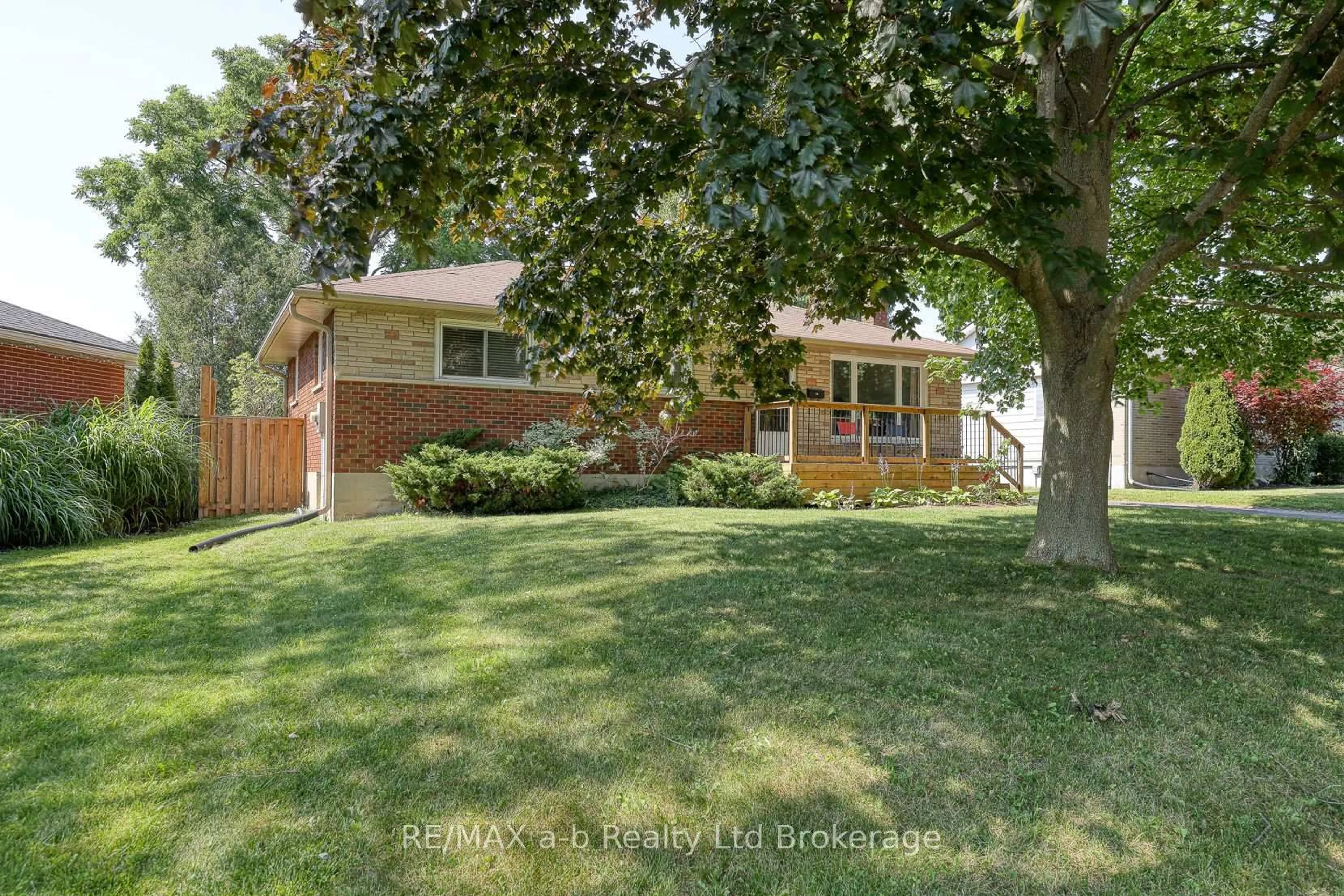 Home with brick exterior material, street for 18 Chisholm Dr, Ingersoll Ontario N5C 2C4