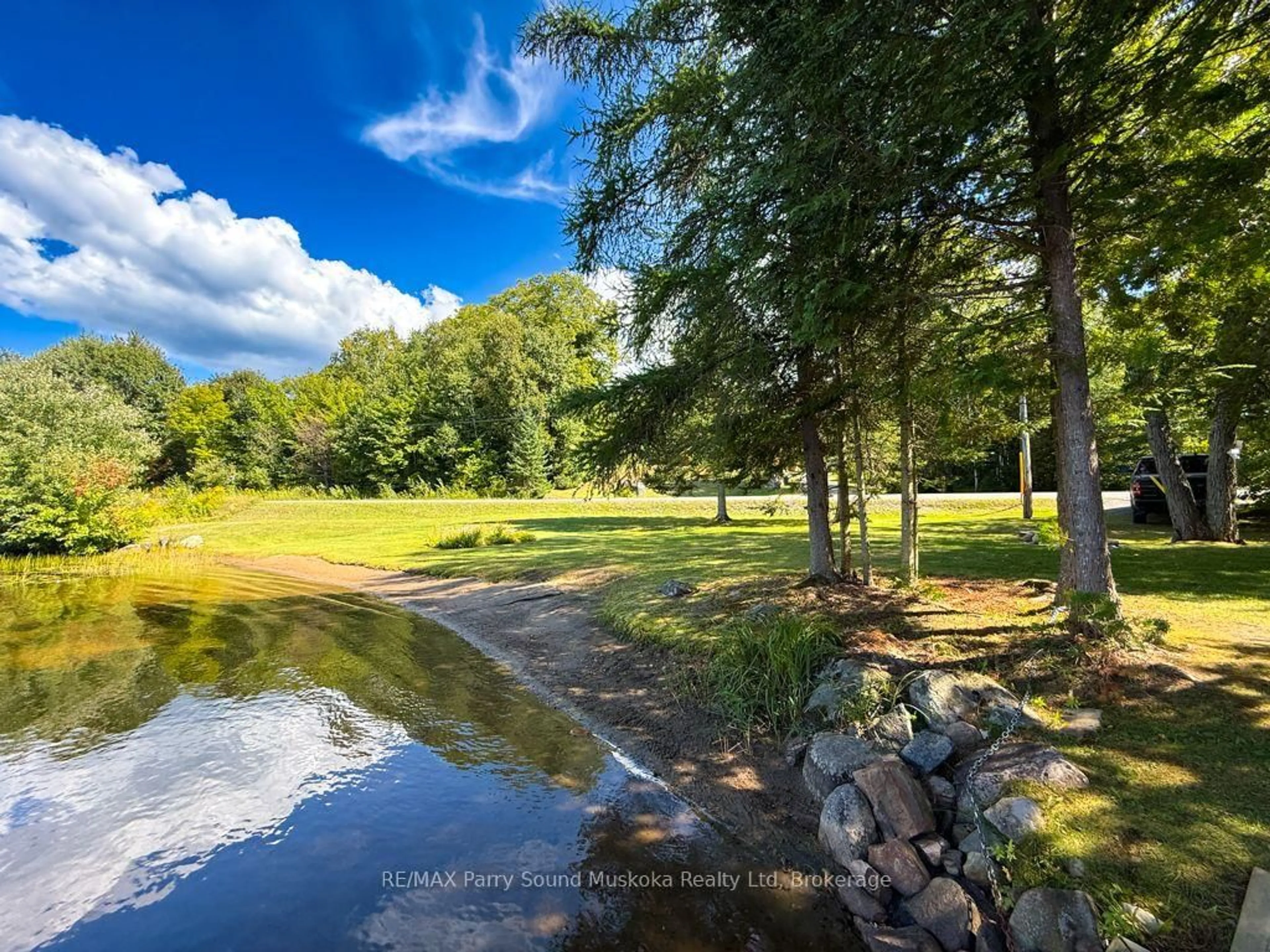 A pic from outside/outdoor area/front of a property/back of a property/a pic from drone, water/lake/river/ocean view for 127 BURNETTS Rd, McKellar Ontario P2A 0B5
