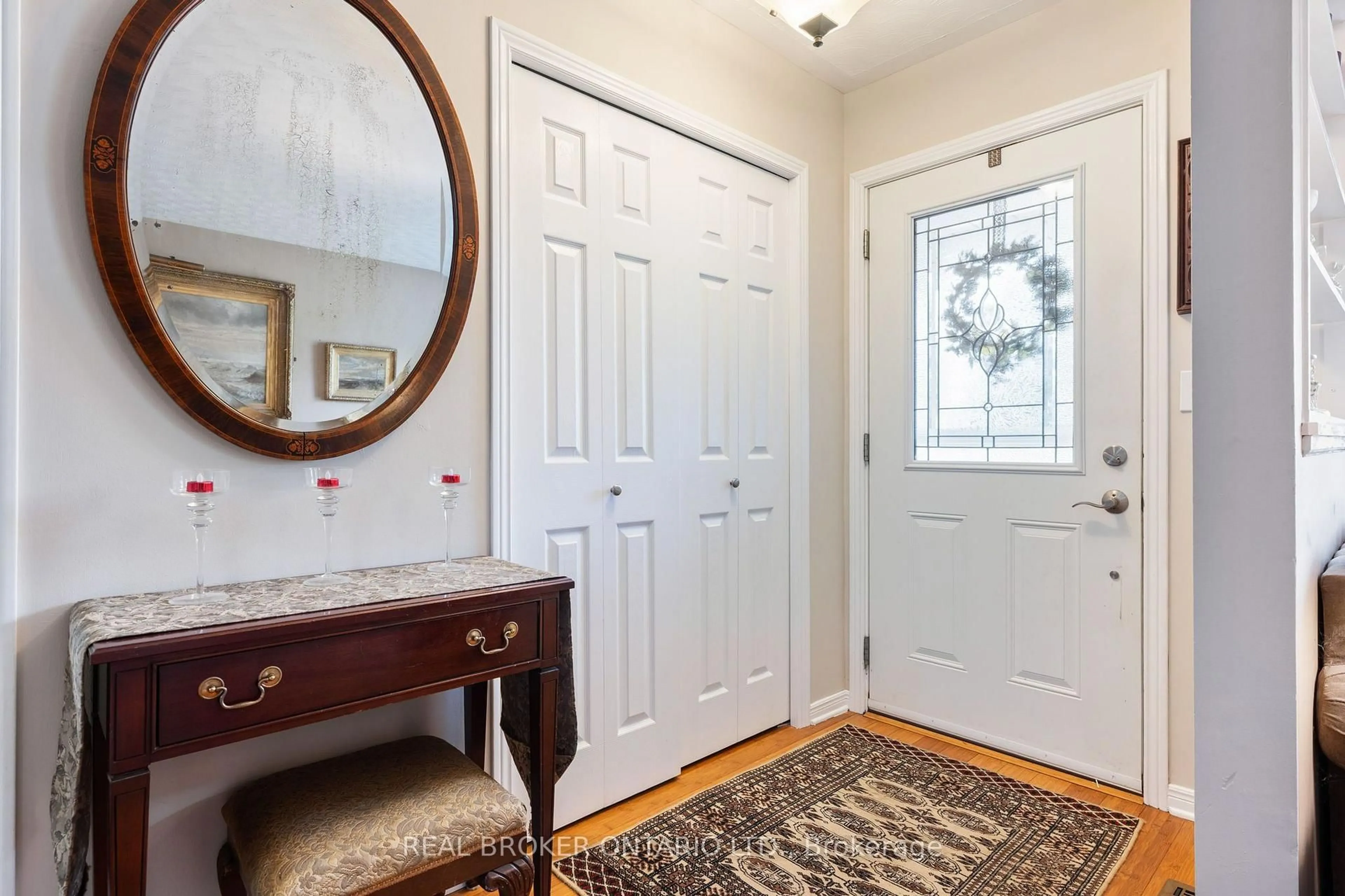 Indoor entryway for 2 Normandy Crt, Norfolk Ontario N0E 1Y0