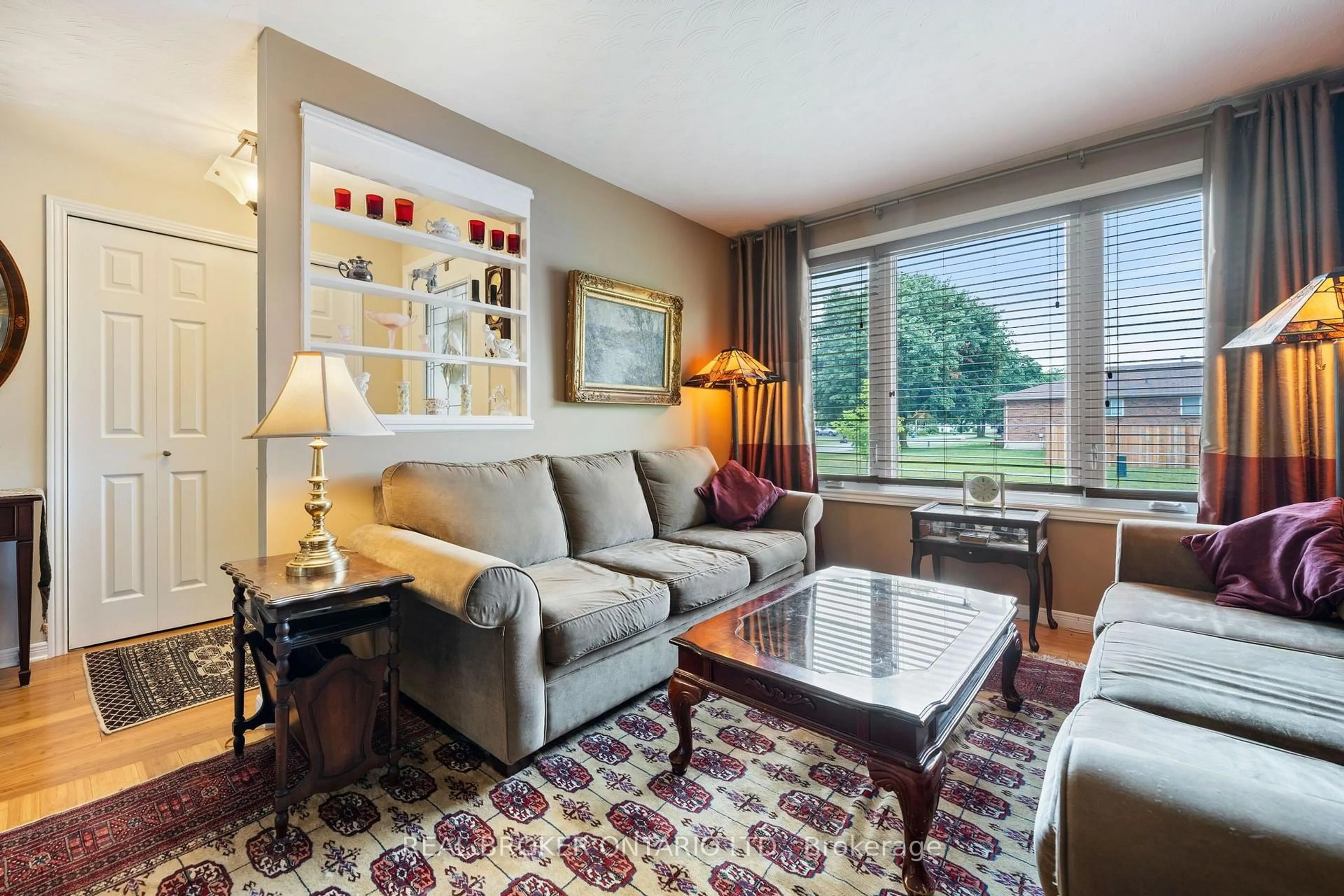 Living room with furniture, carpet floor for 2 Normandy Crt, Norfolk Ontario N0E 1Y0