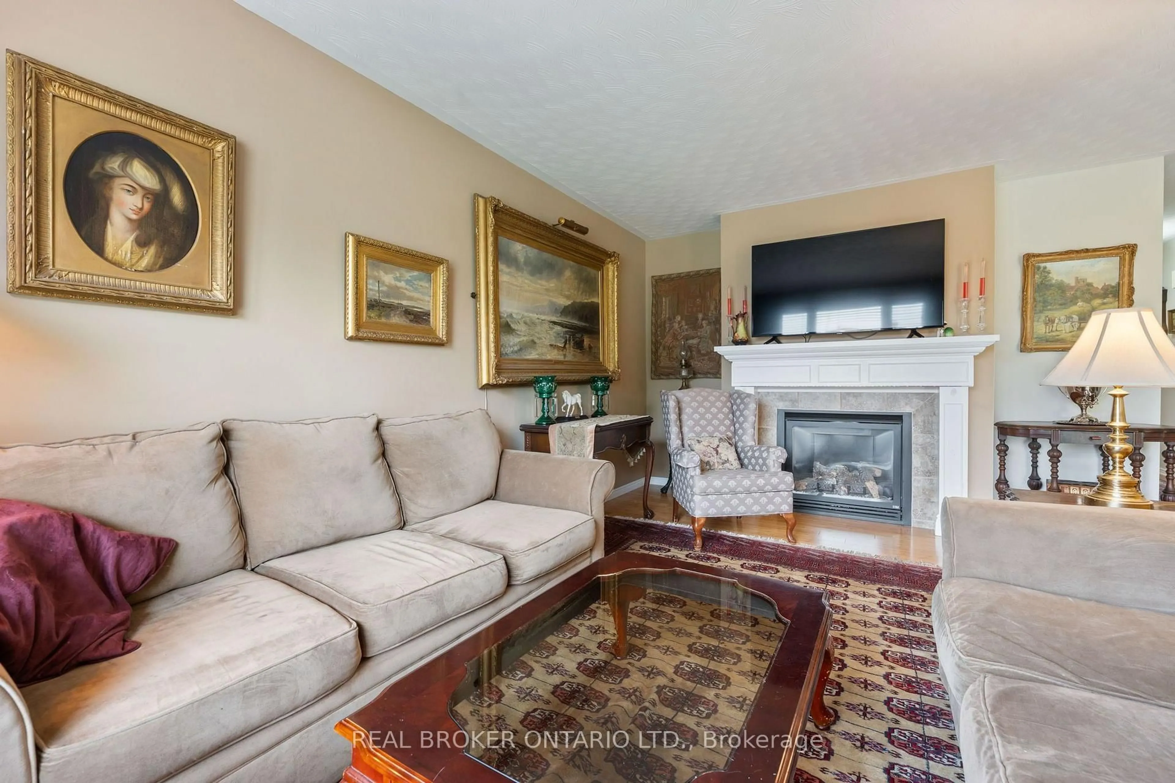 Living room with furniture, unknown for 2 Normandy Crt, Norfolk Ontario N0E 1Y0