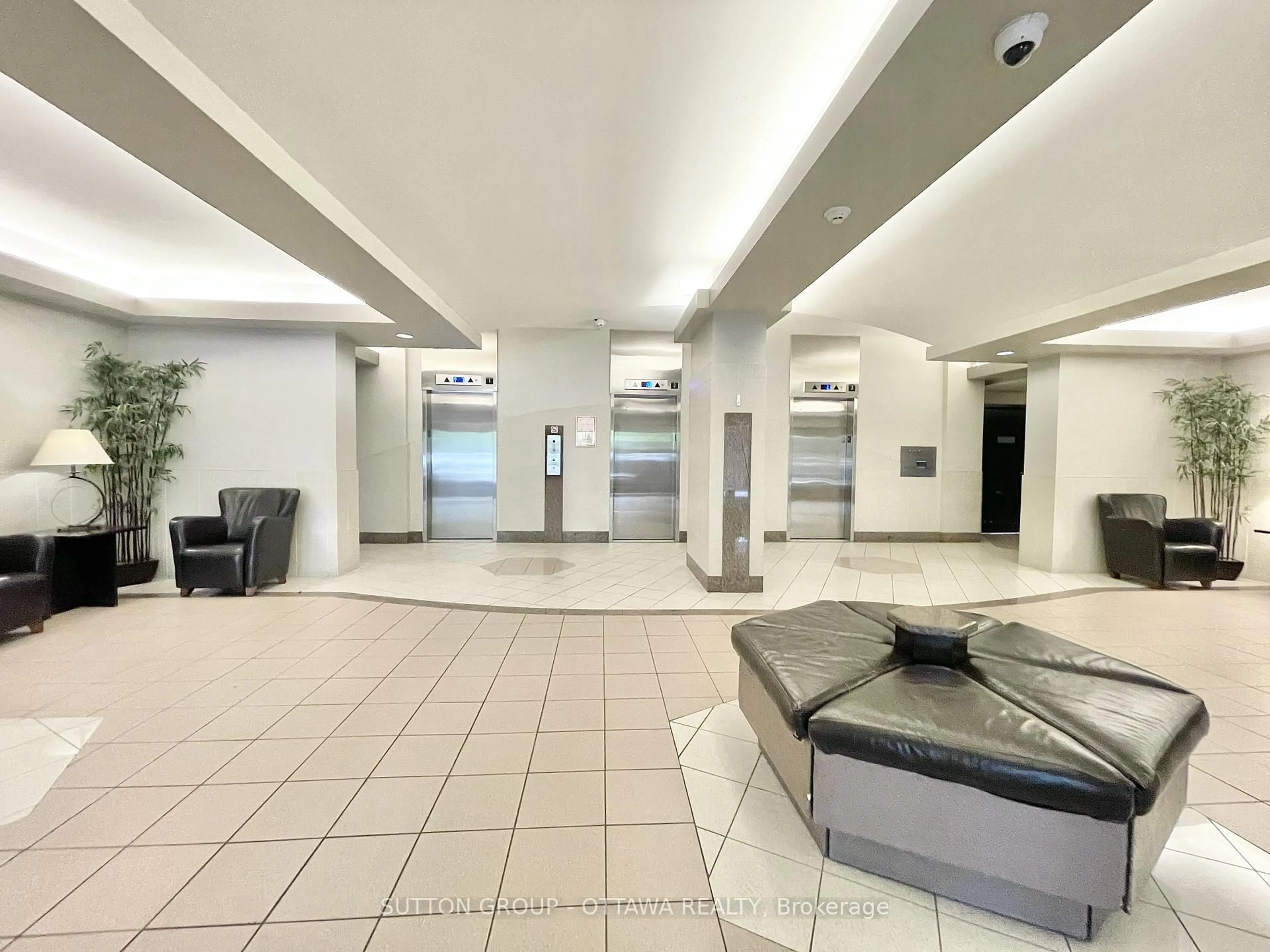 Lobby for 900 Dynes Rd #704, Ottawa Ontario K2C 3L6