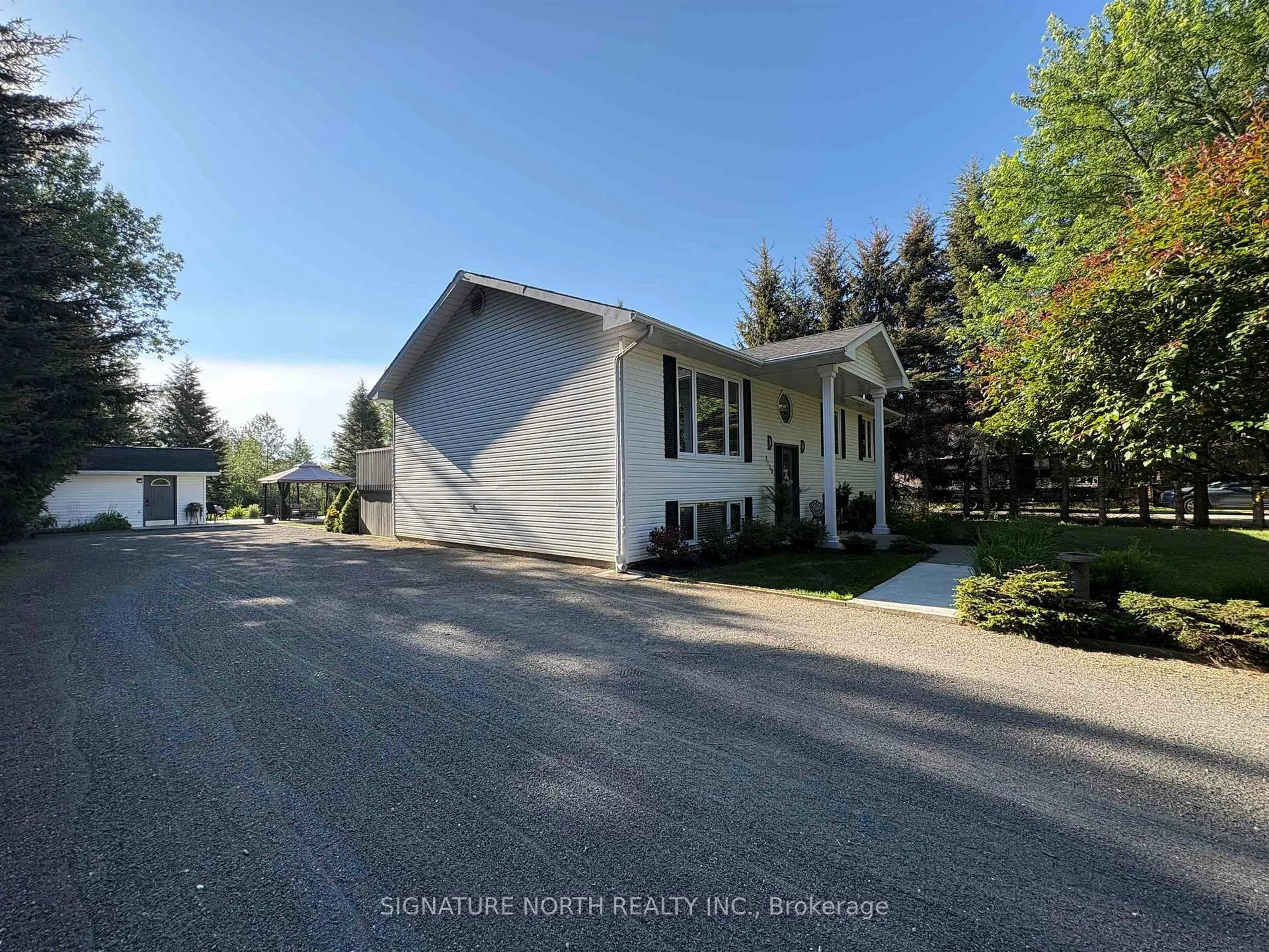 Home with vinyl exterior material, street for 3130 Fairview Ave, Thunder Bay Ontario P7K 1E5