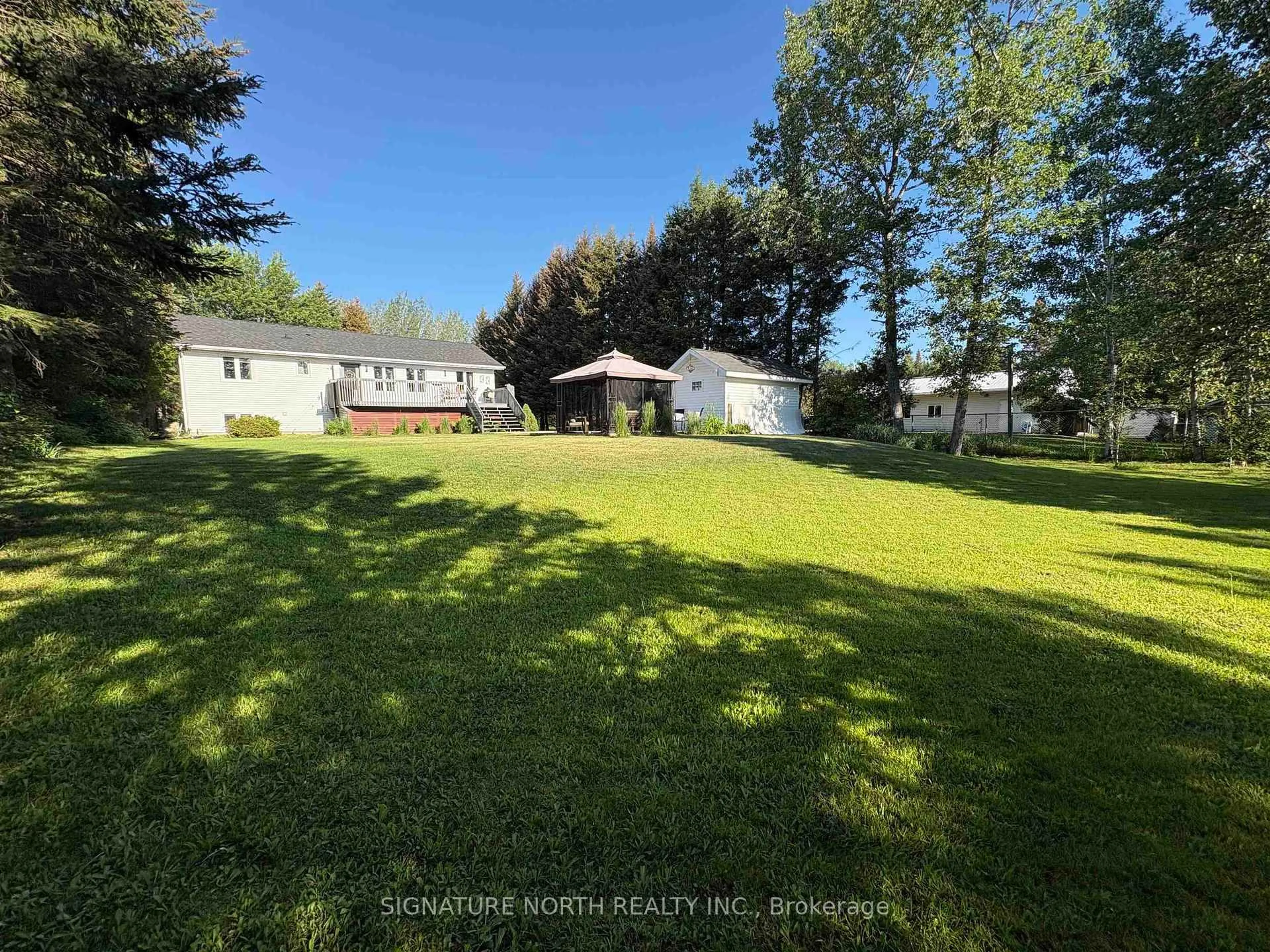 A pic from outside/outdoor area/front of a property/back of a property/a pic from drone, unknown for 3130 Fairview Ave, Thunder Bay Ontario P7K 1E5