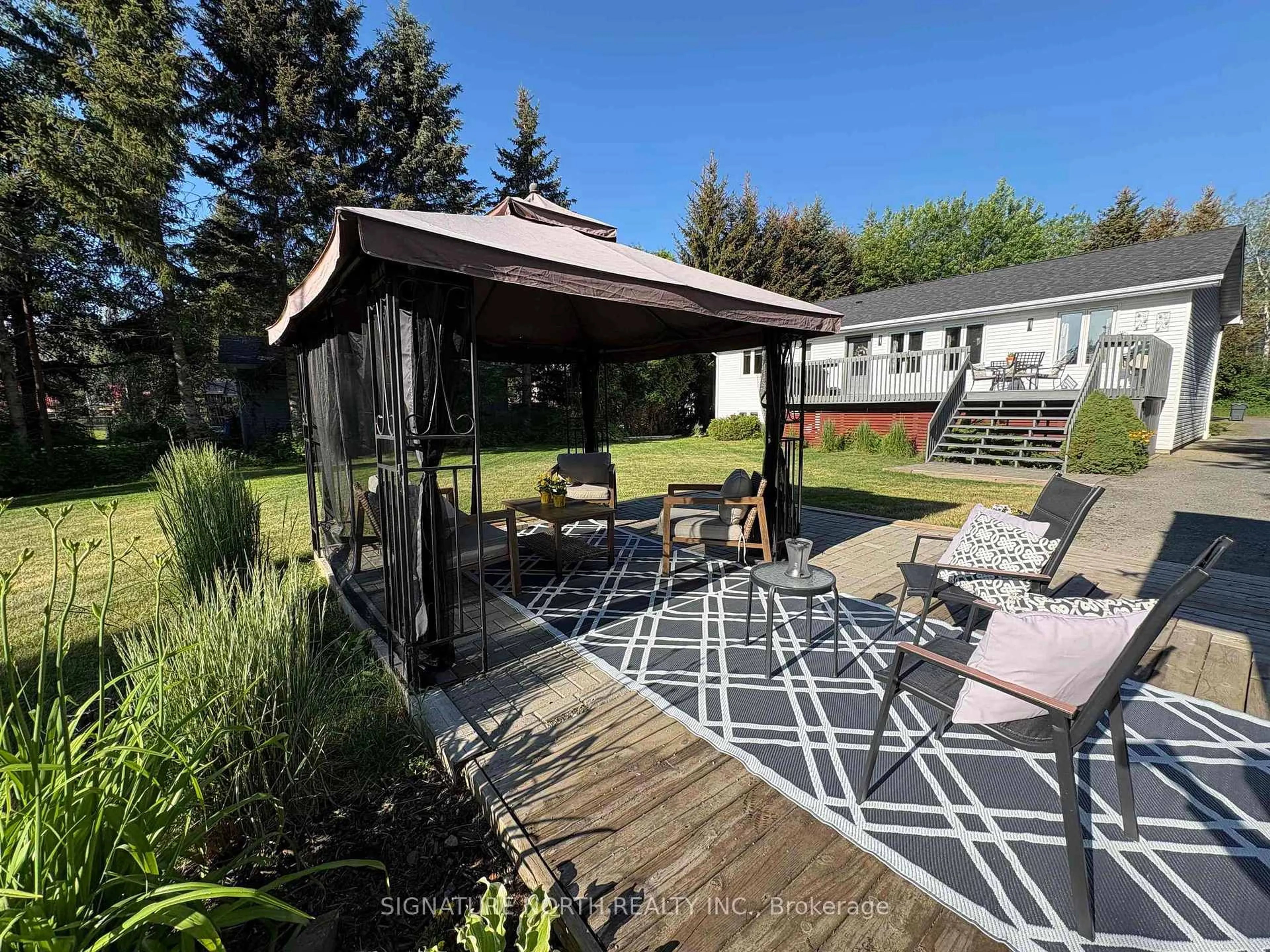 Patio, unknown for 3130 Fairview Ave, Thunder Bay Ontario P7K 1E5