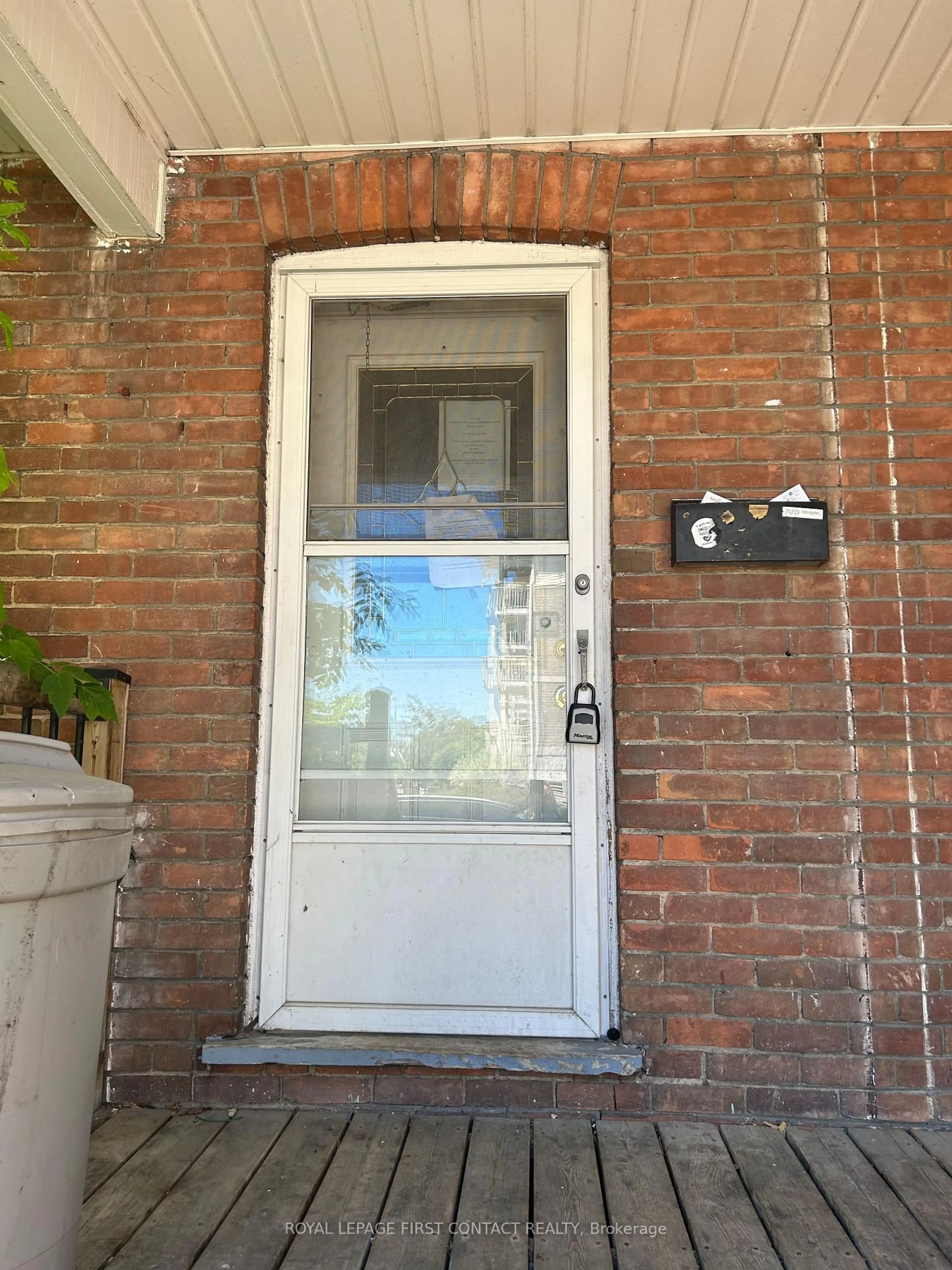 Indoor entryway for 1068 1st A Ave, Owen Sound Ontario N4K 4K6