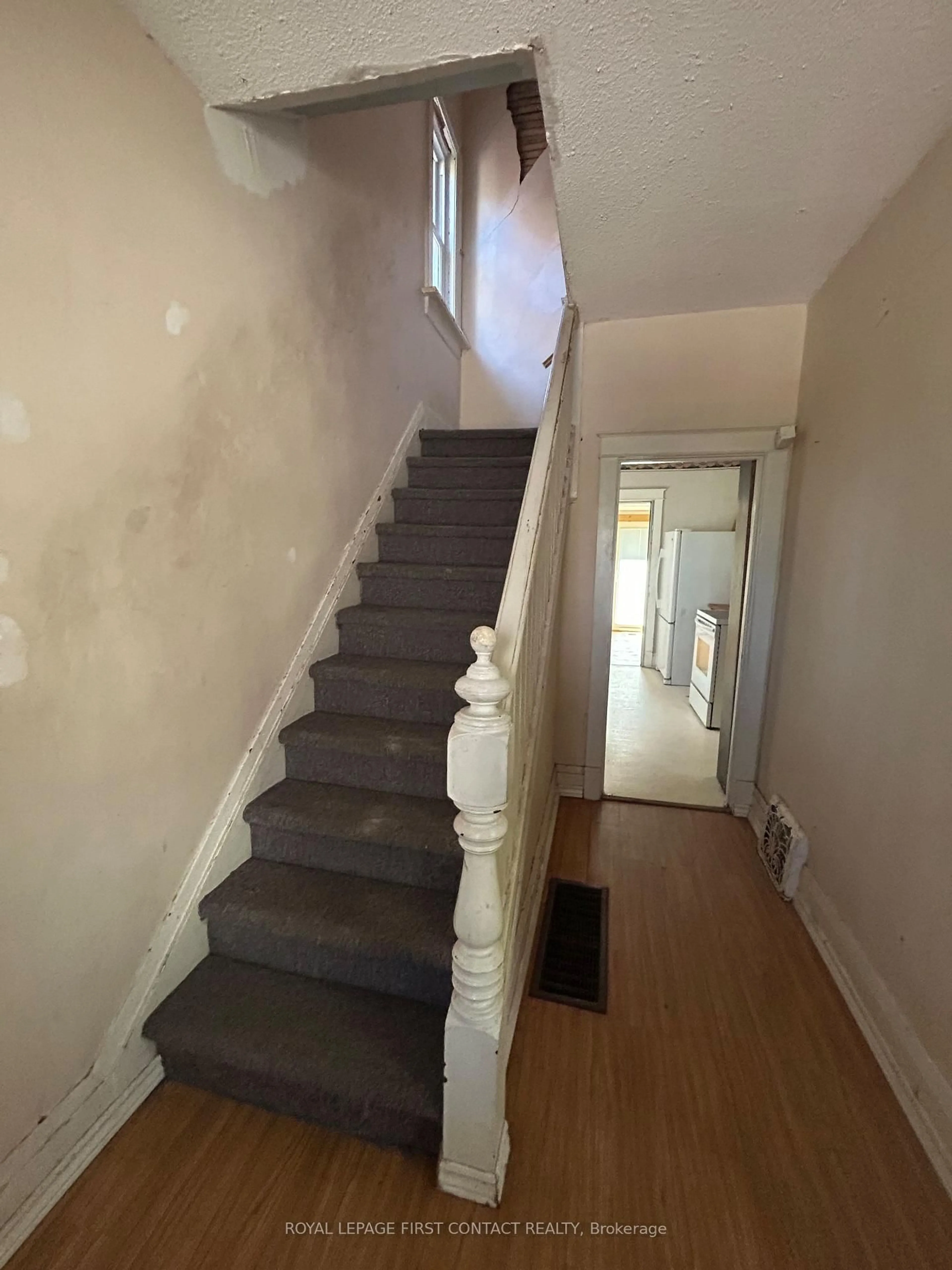Stairs for 1068 1st A Ave, Owen Sound Ontario N4K 4K6