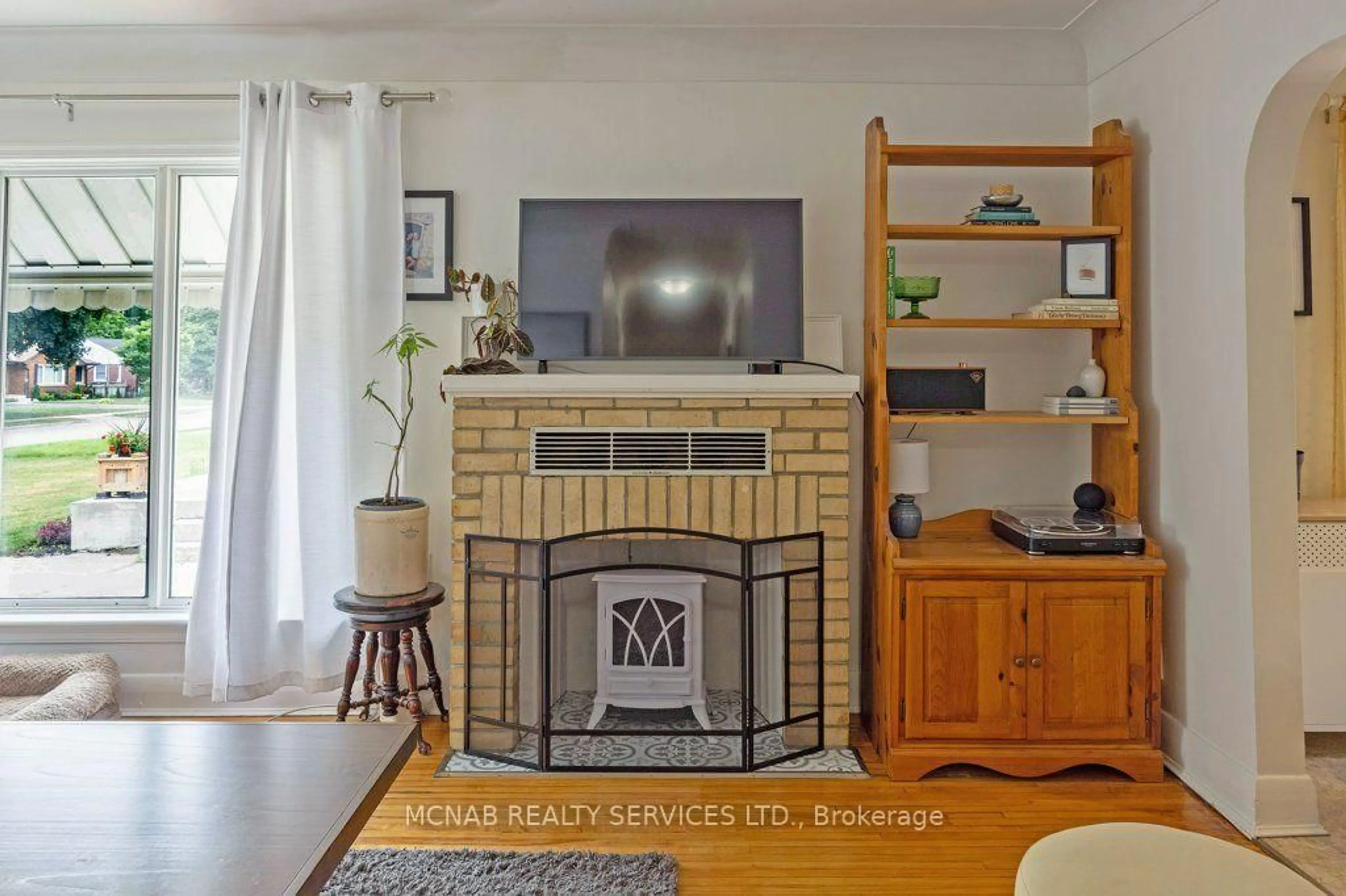 Living room with furniture, unknown for 52 Broadway Ave, London South Ontario N6P 1A8