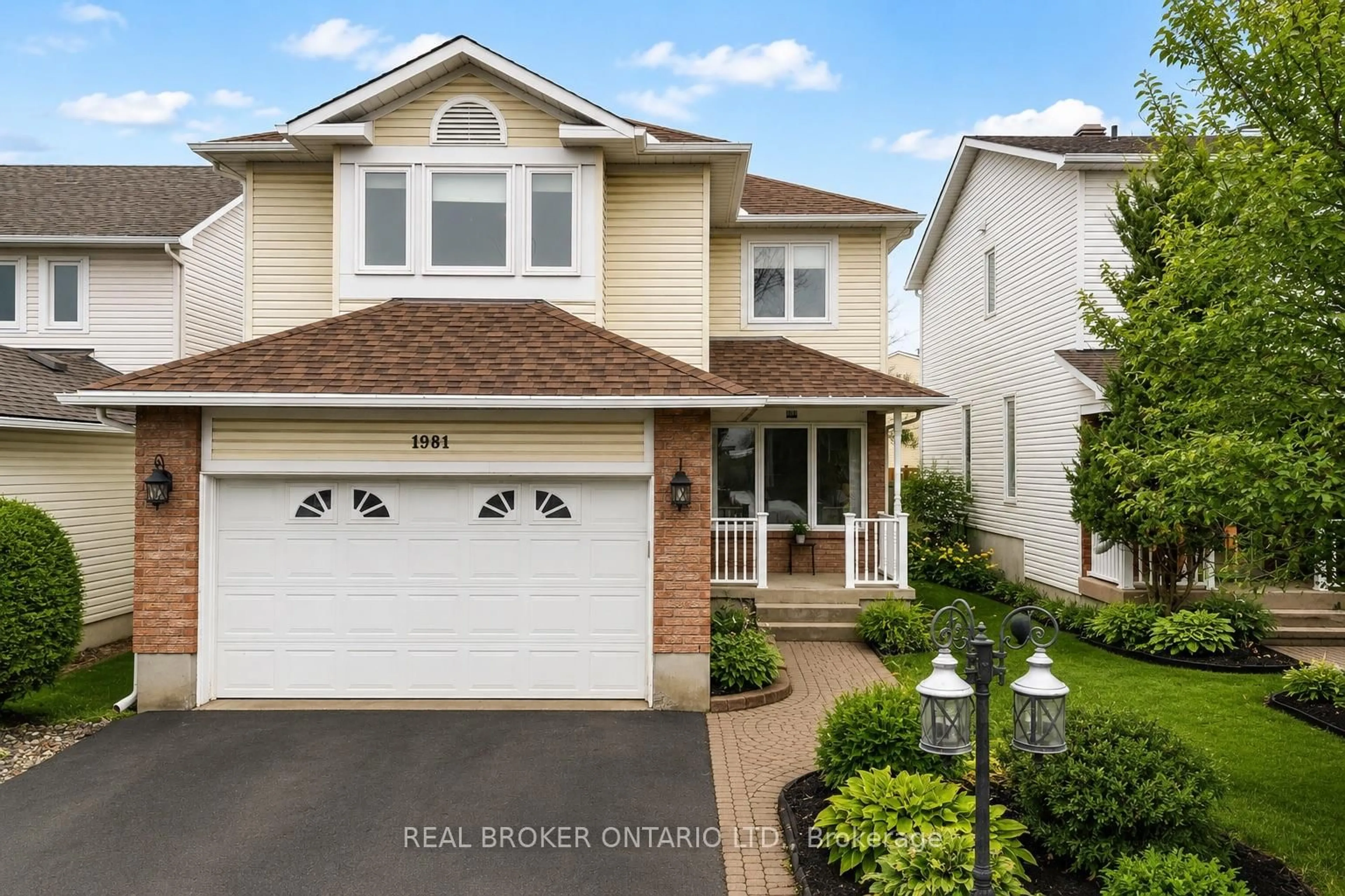 Home with vinyl exterior material, street for 1981 Orchardview Ave, Ottawa Ontario K4A 3B8