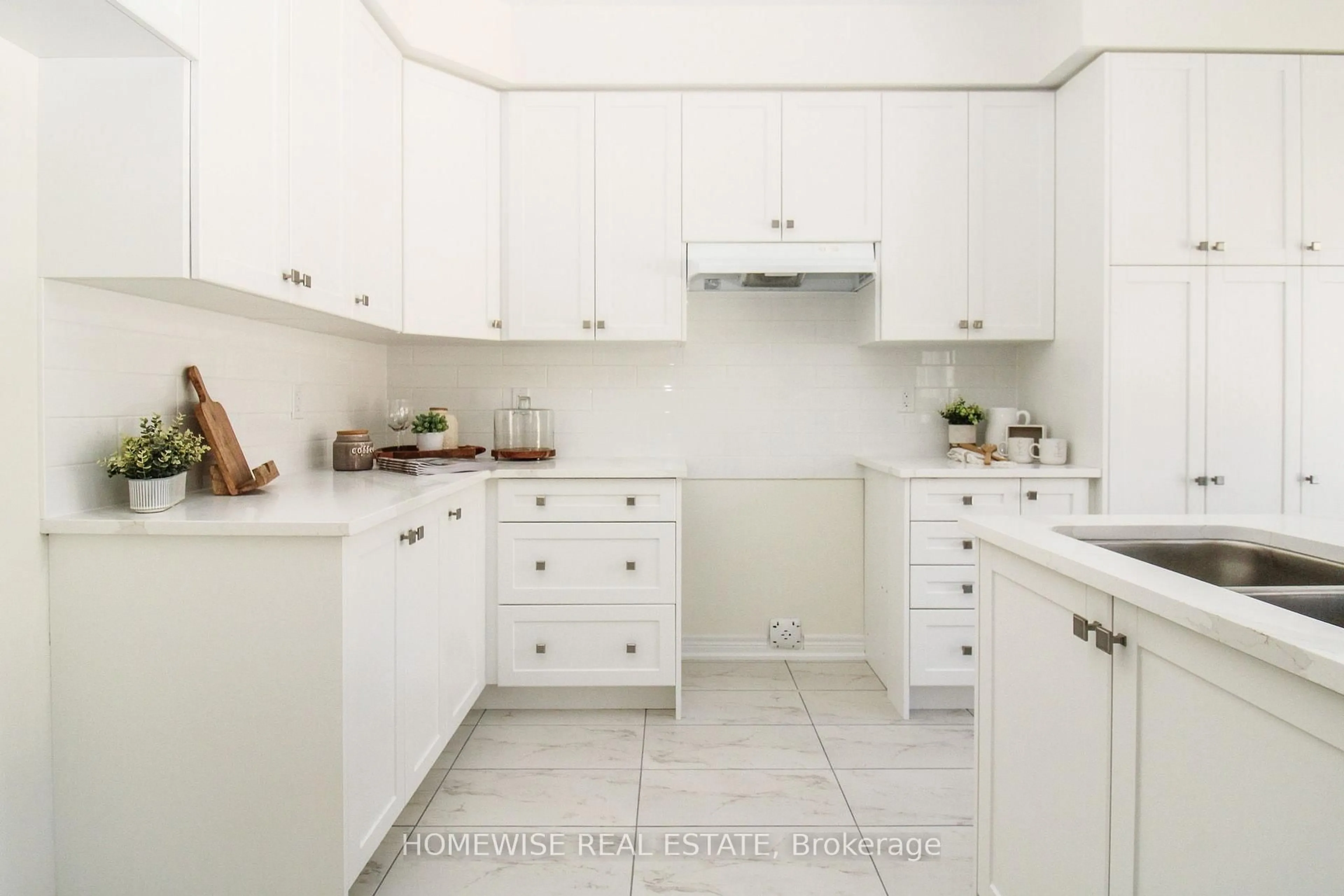 Standard kitchen, ceramic/tile floor for 510 Clayton Ave, Peterborough Ontario K9K 0H5