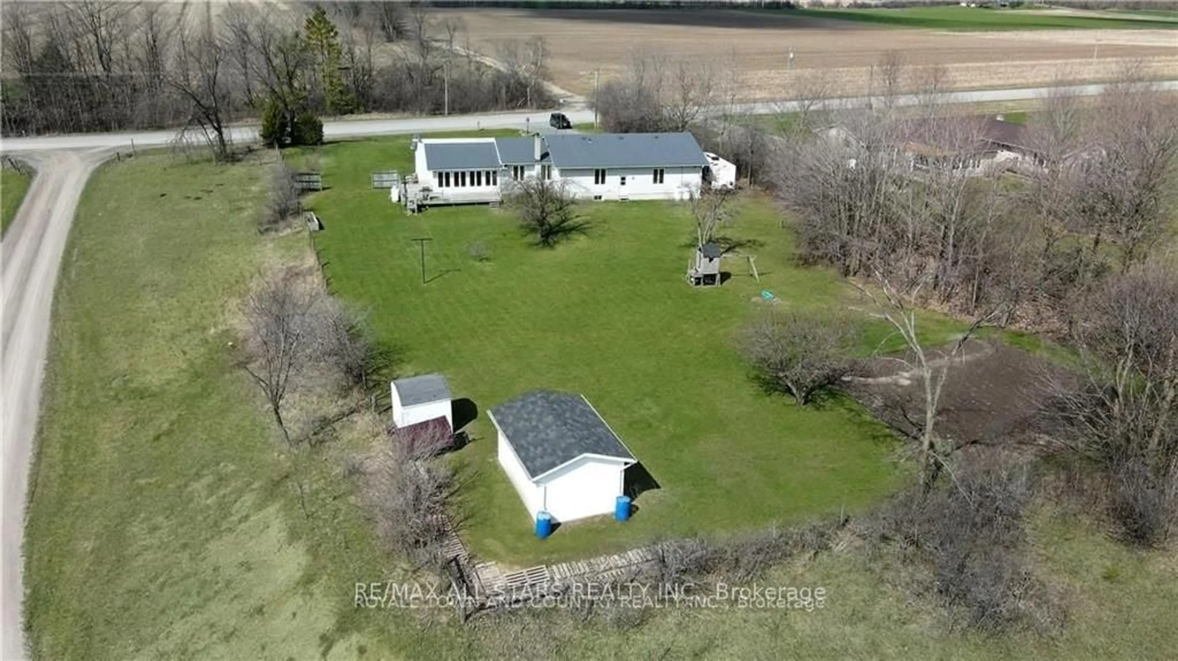A pic from outside/outdoor area/front of a property/back of a property/a pic from drone, unknown for 450 Janetville Rd, Kawartha Lakes Ontario L0B 1K0