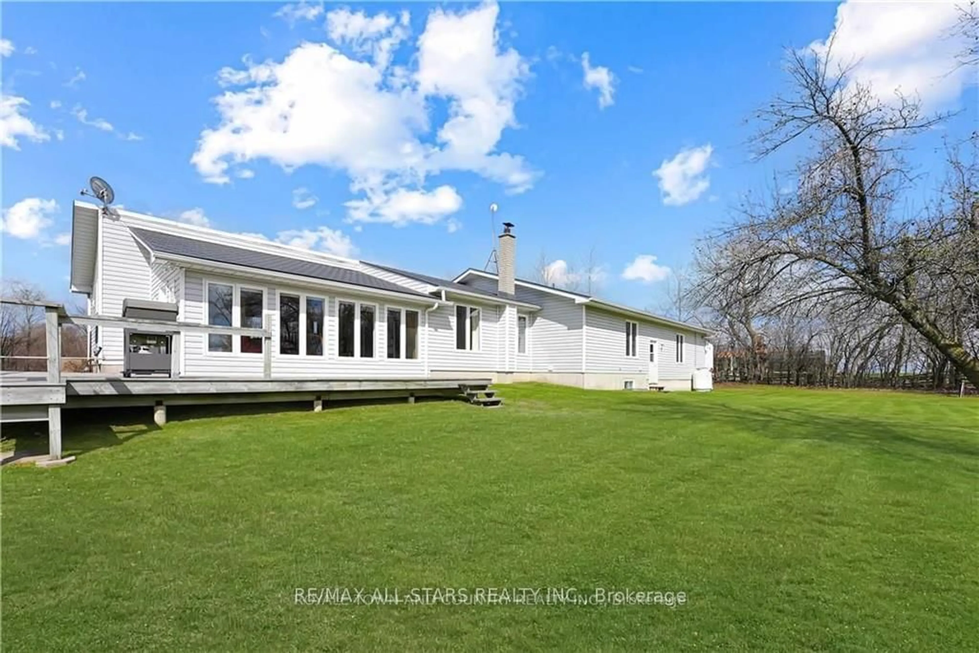 A pic from outside/outdoor area/front of a property/back of a property/a pic from drone, building for 450 Janetville Rd, Kawartha Lakes Ontario L0B 1K0