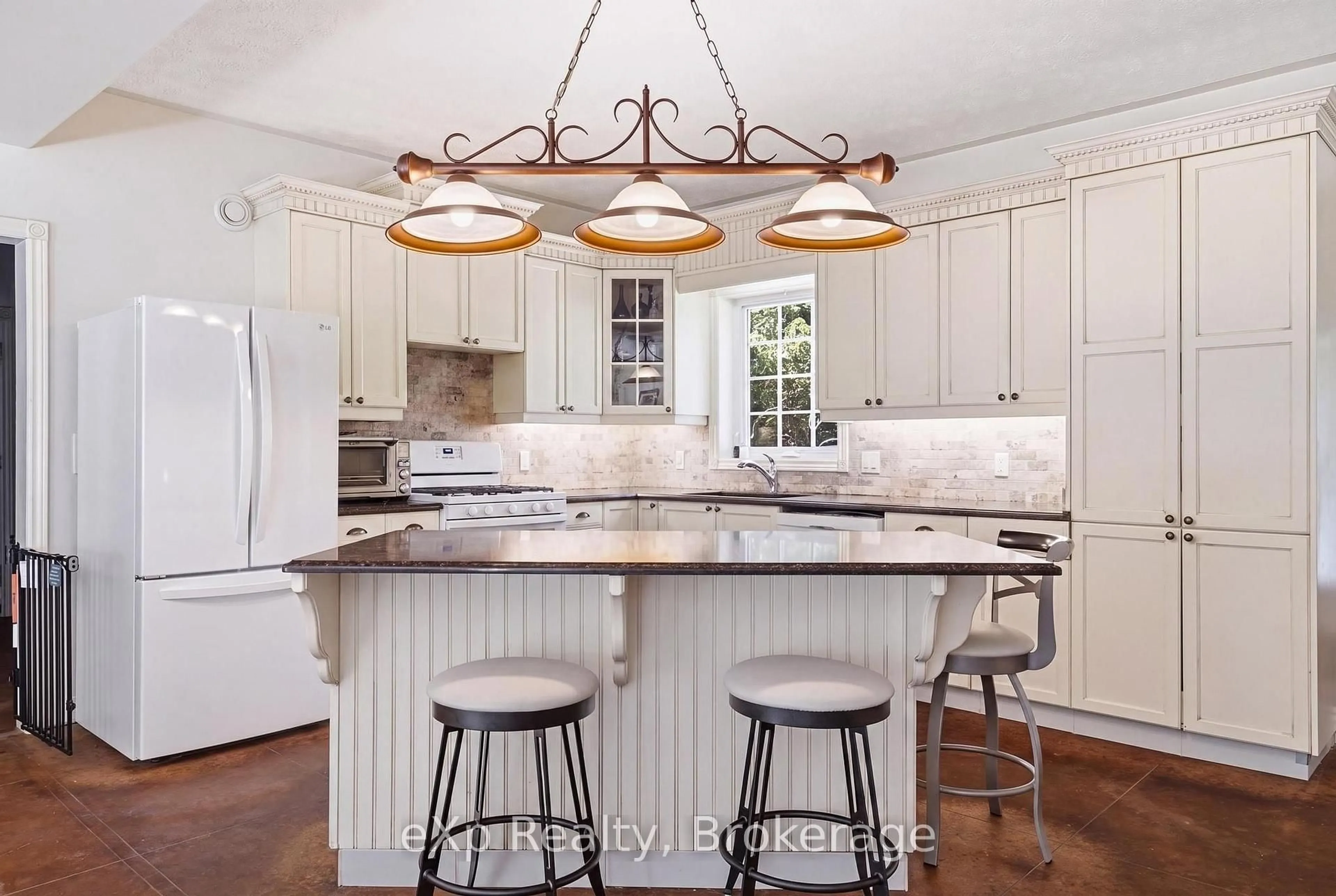 Open concept kitchen, unknown for 212629 Southgate 21 Sdrd, Southgate Ontario N0C 1B0