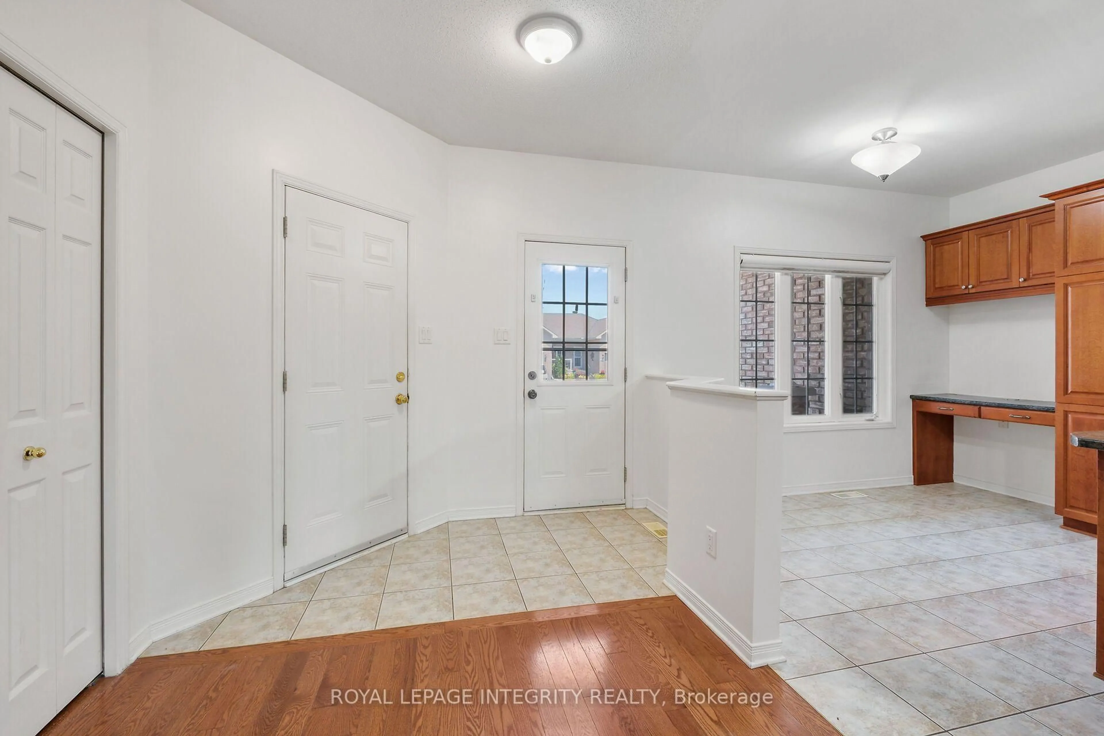 Indoor entryway for 1 Moe Robillard St, Arnprior Ontario K7S 0C2