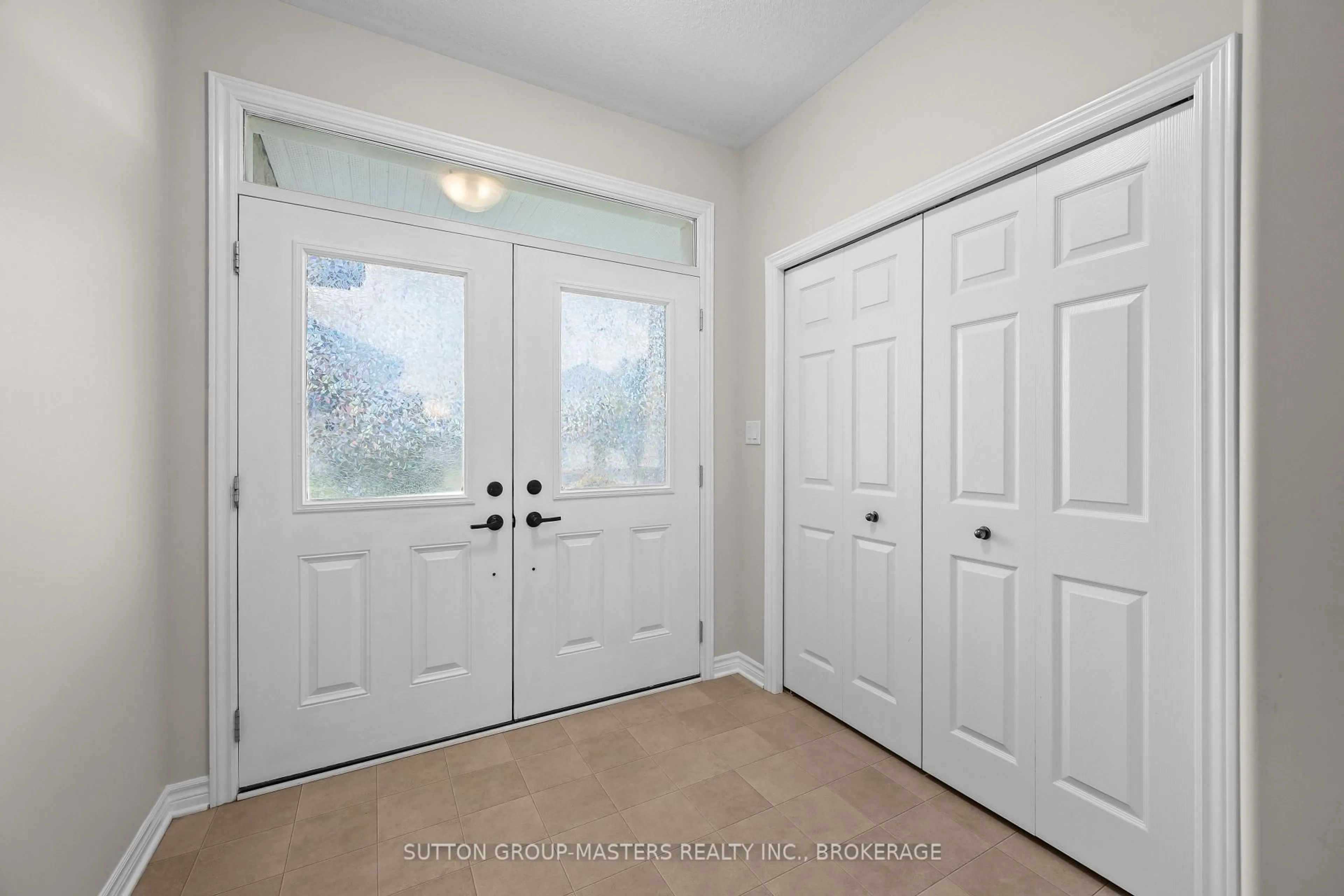 Indoor entryway for 1705 Executive Ave, Kingston Ontario K7P 0L9