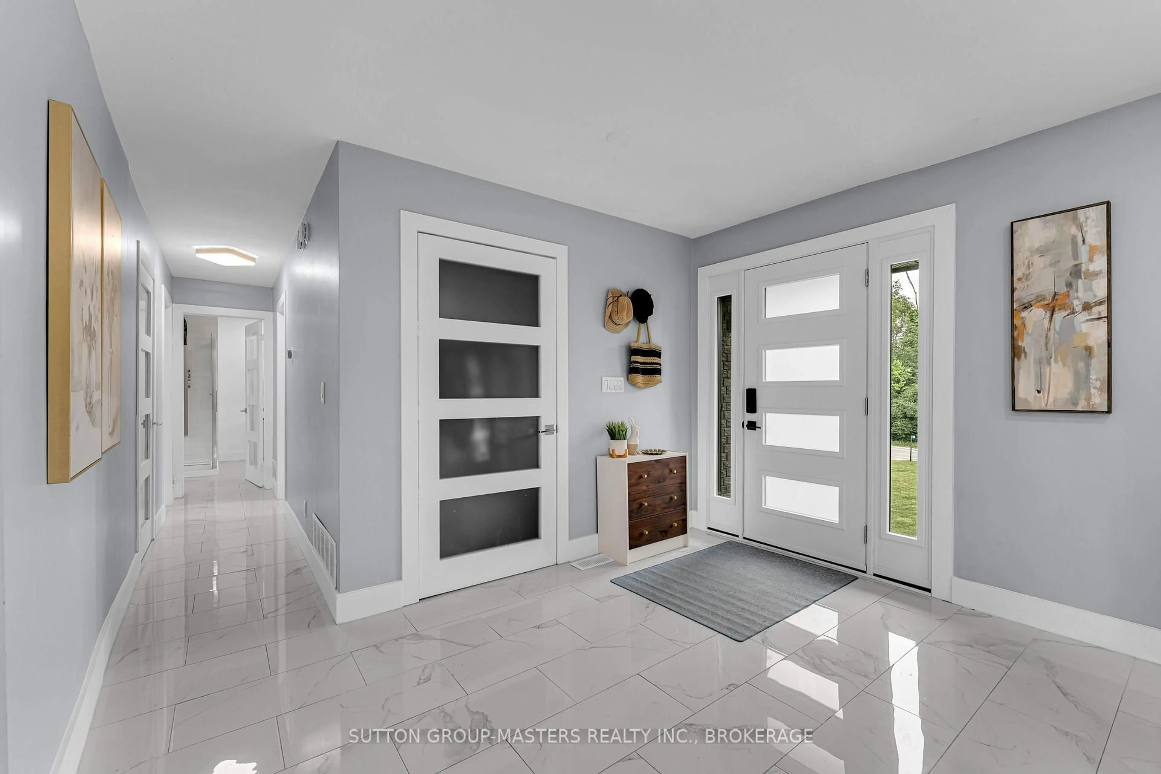Indoor entryway for 1611 SUNNYSIDE Rd, Kingston Ontario K7L 4V4