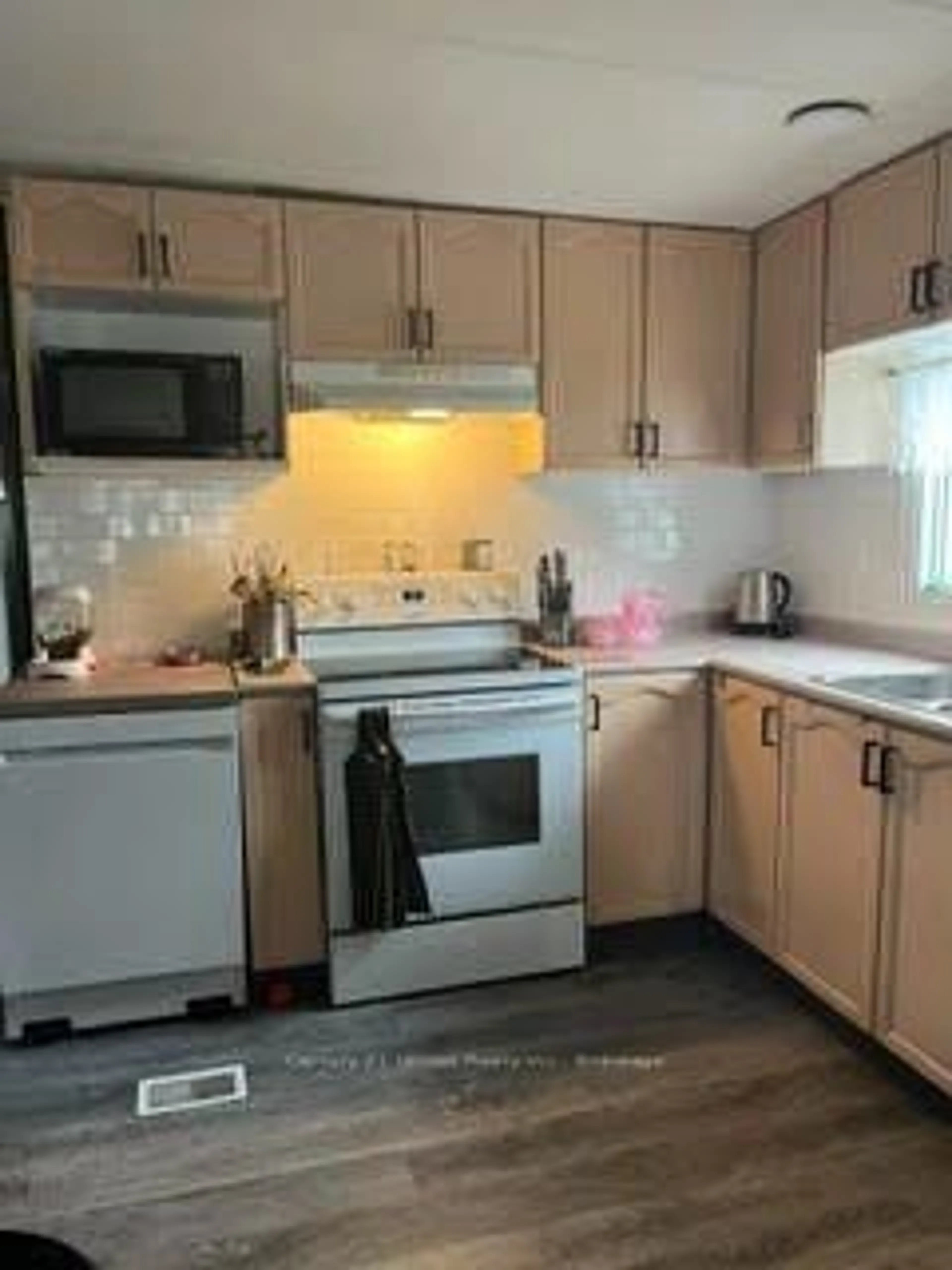 Standard kitchen, unknown for 1093 County Road 28 #2, Otonabee-South Monaghan Ontario K0L 1V0