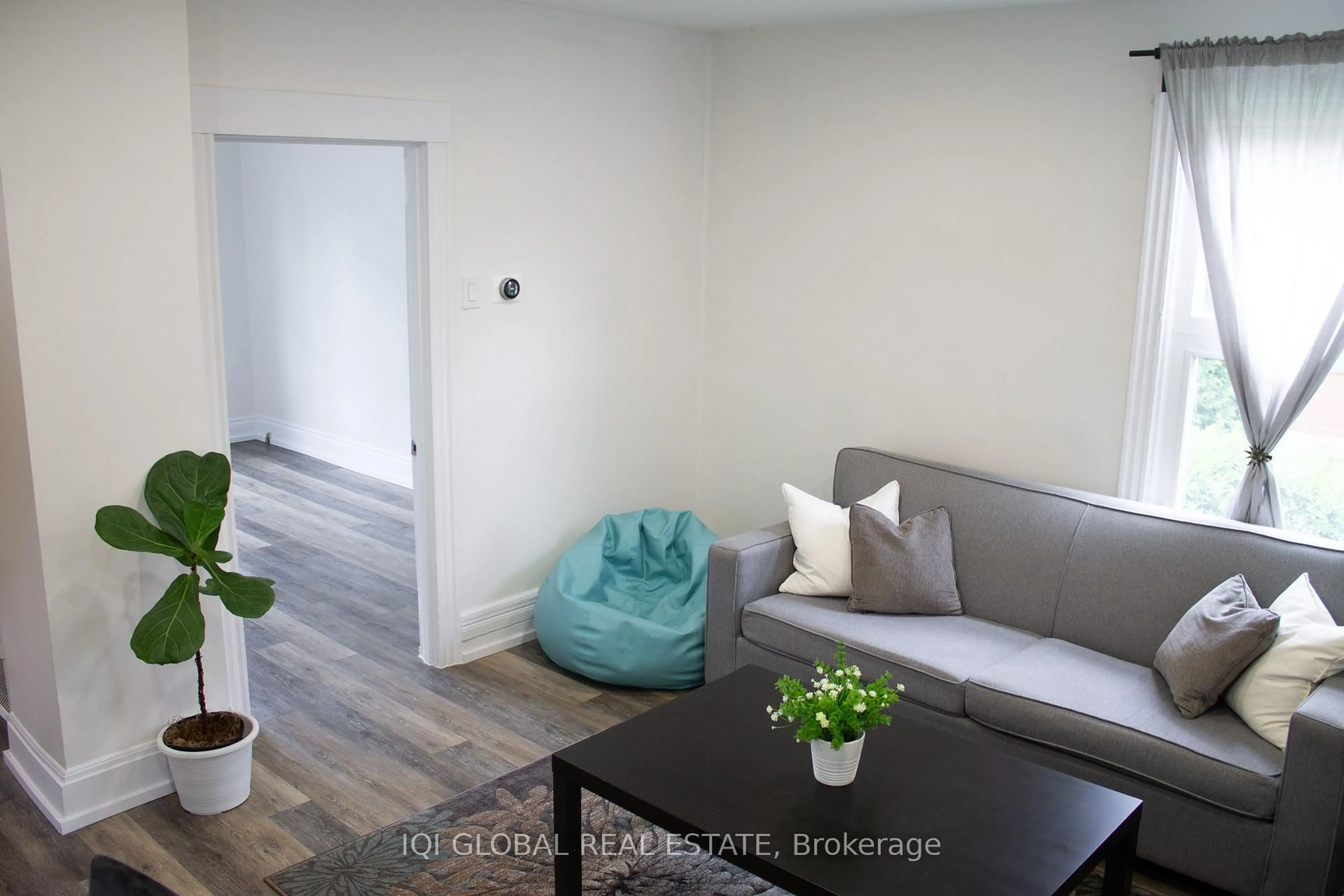 A pic of a room for 65 Holmes Ave, Hamilton Ontario L8S 2K8