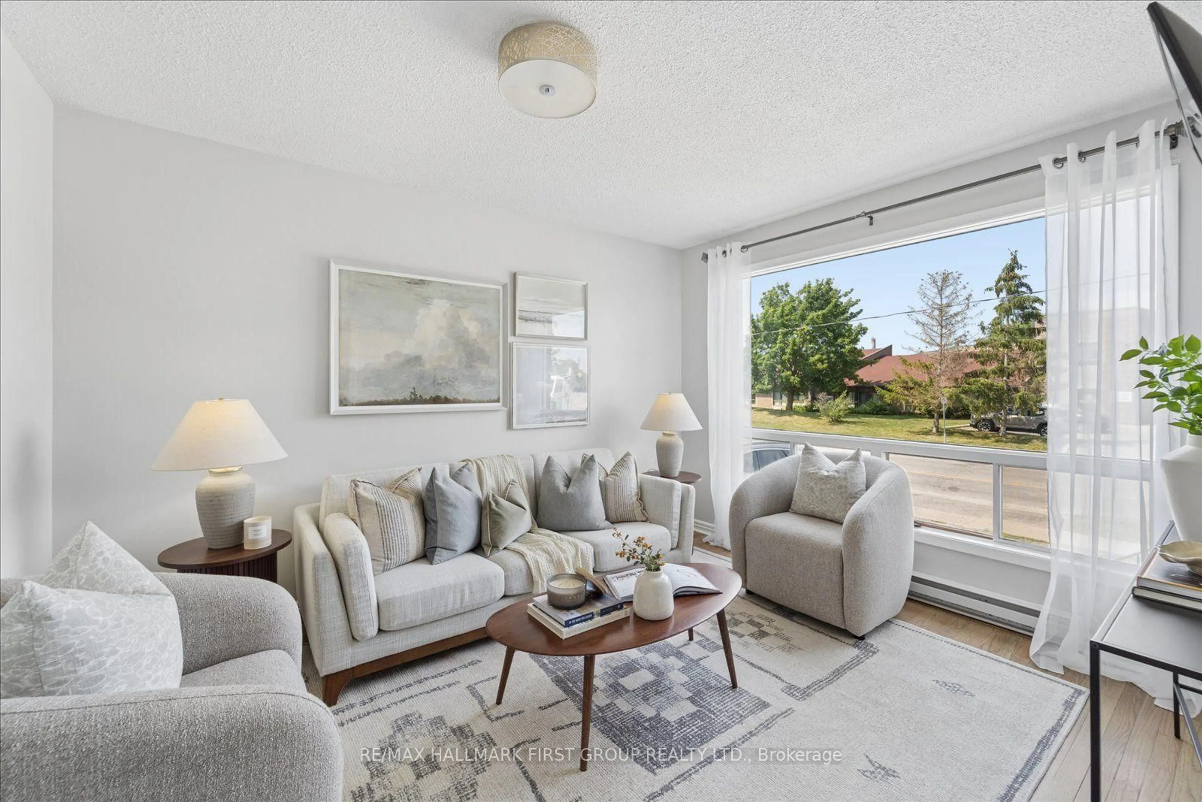 Living room with furniture, unknown for 231 Mary St, Kawartha Lakes Ontario K9V 5K6